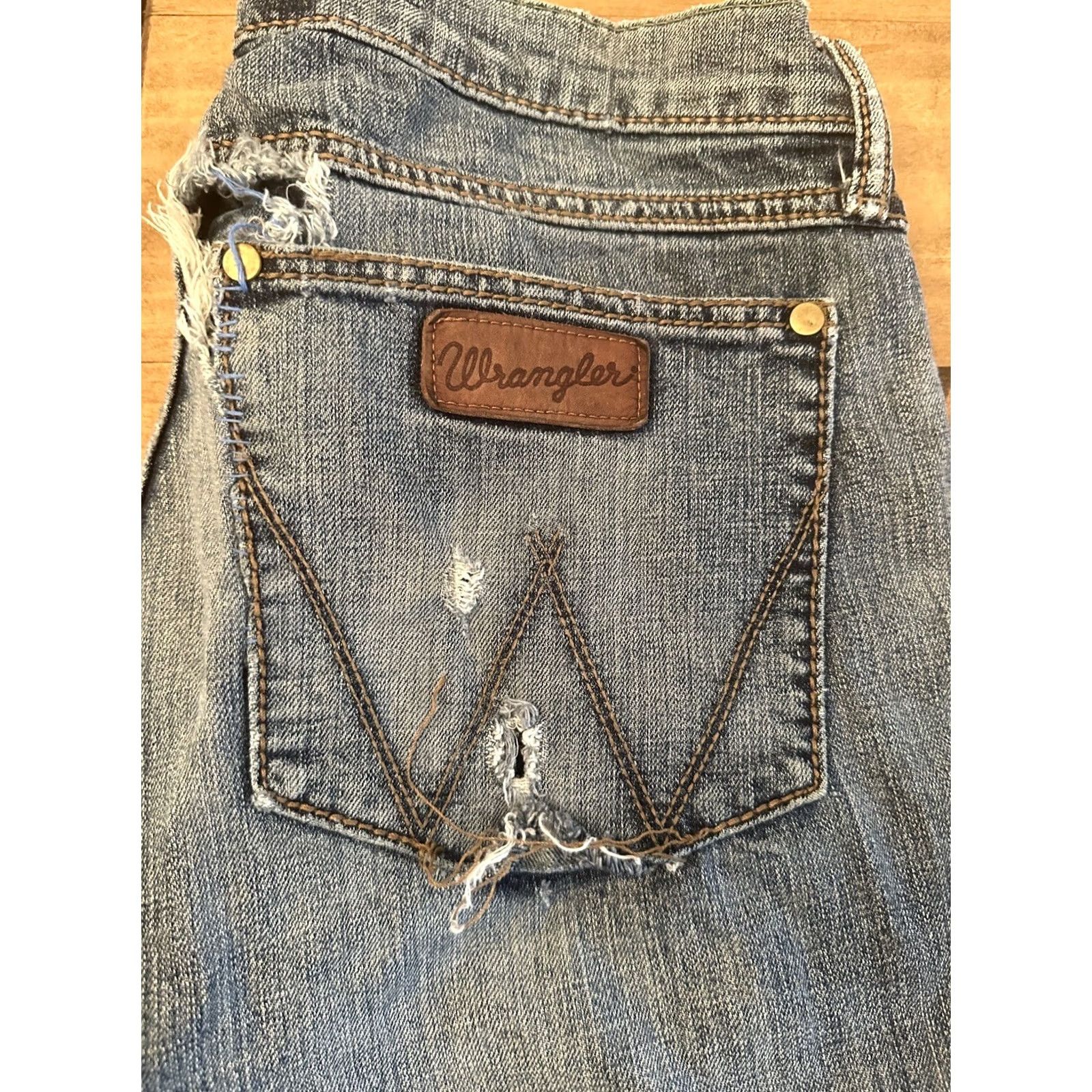 Wrangler Wrangler Jeans Mens 31x34 Blue Slim Fit Straight Leg Stretch WLT88BZ Distressed Size US 31 - 2 Thumbnail