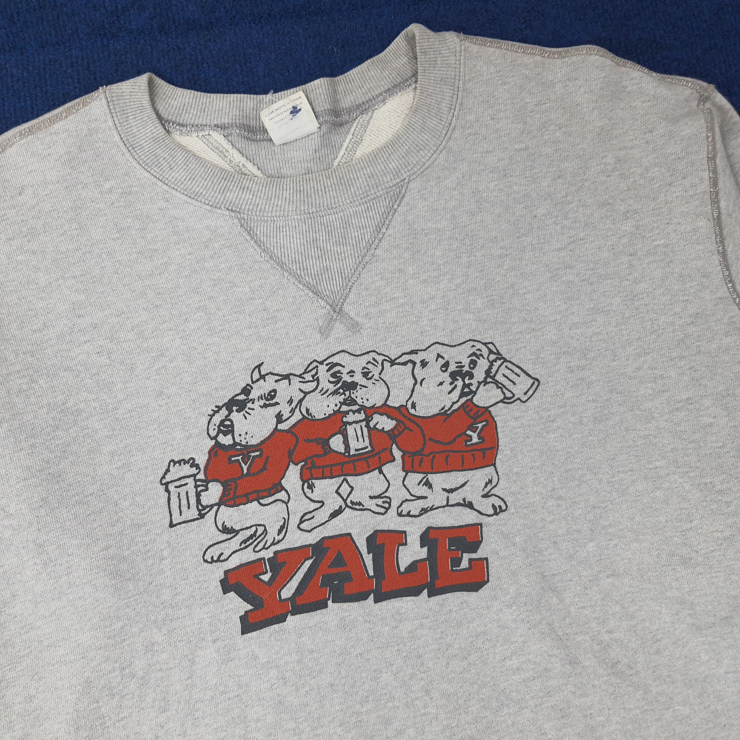 Vintage Vintage YALE Sweatshirt C261N15 Size US L / EU 52-54 / 3 - 2 Thumbnail