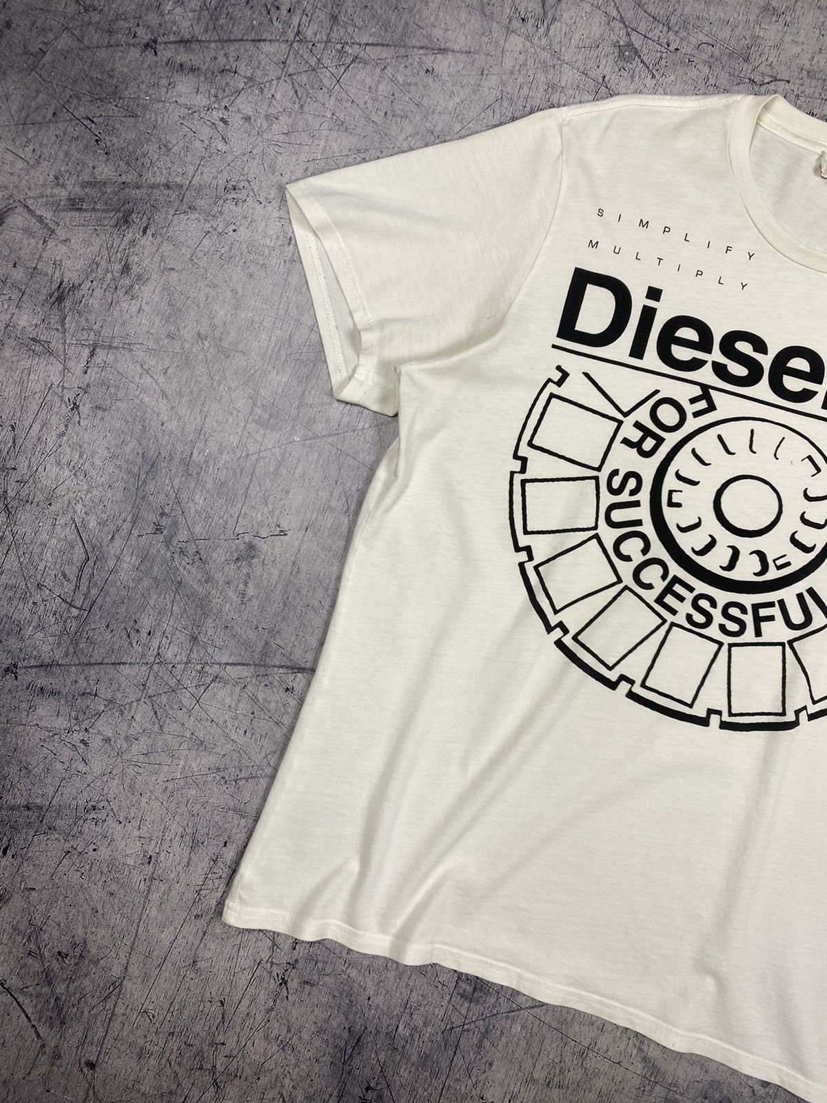 Diesel Vintage Diesel Designer Y2K Big Logo Tee T Shirt Size L Size US L / EU 52-54 / 3 - 3 Thumbnail