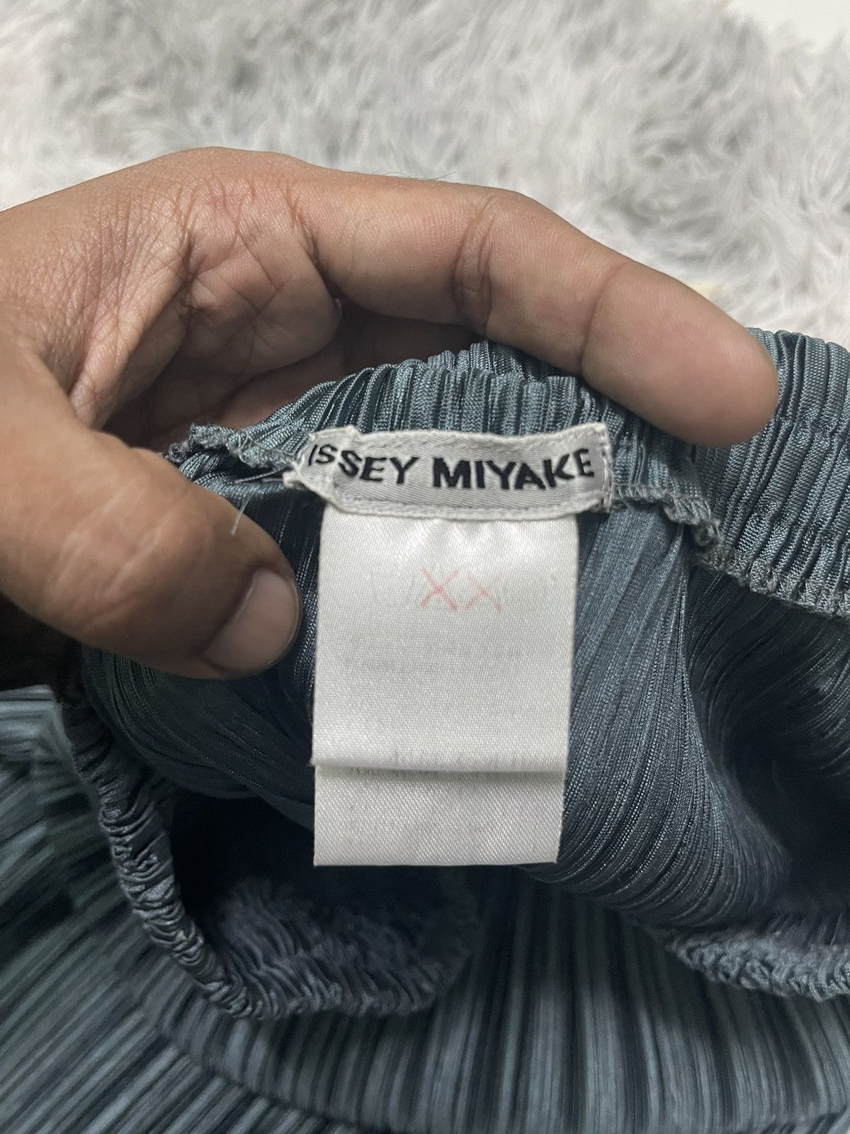 Issey Miyake 90s ISSEY MIYAKE PLEATED MIDI SKIRT RARE COLOUR Size 30" / US 8 / IT 44 - 7 Thumbnail