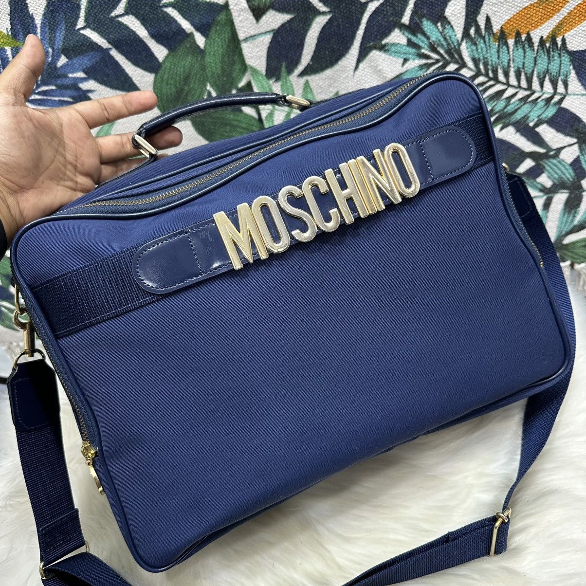 Moschino Authentic Vtg. MOSCHINO Messenger Bag Size ONE SIZE - 2 Thumbnail