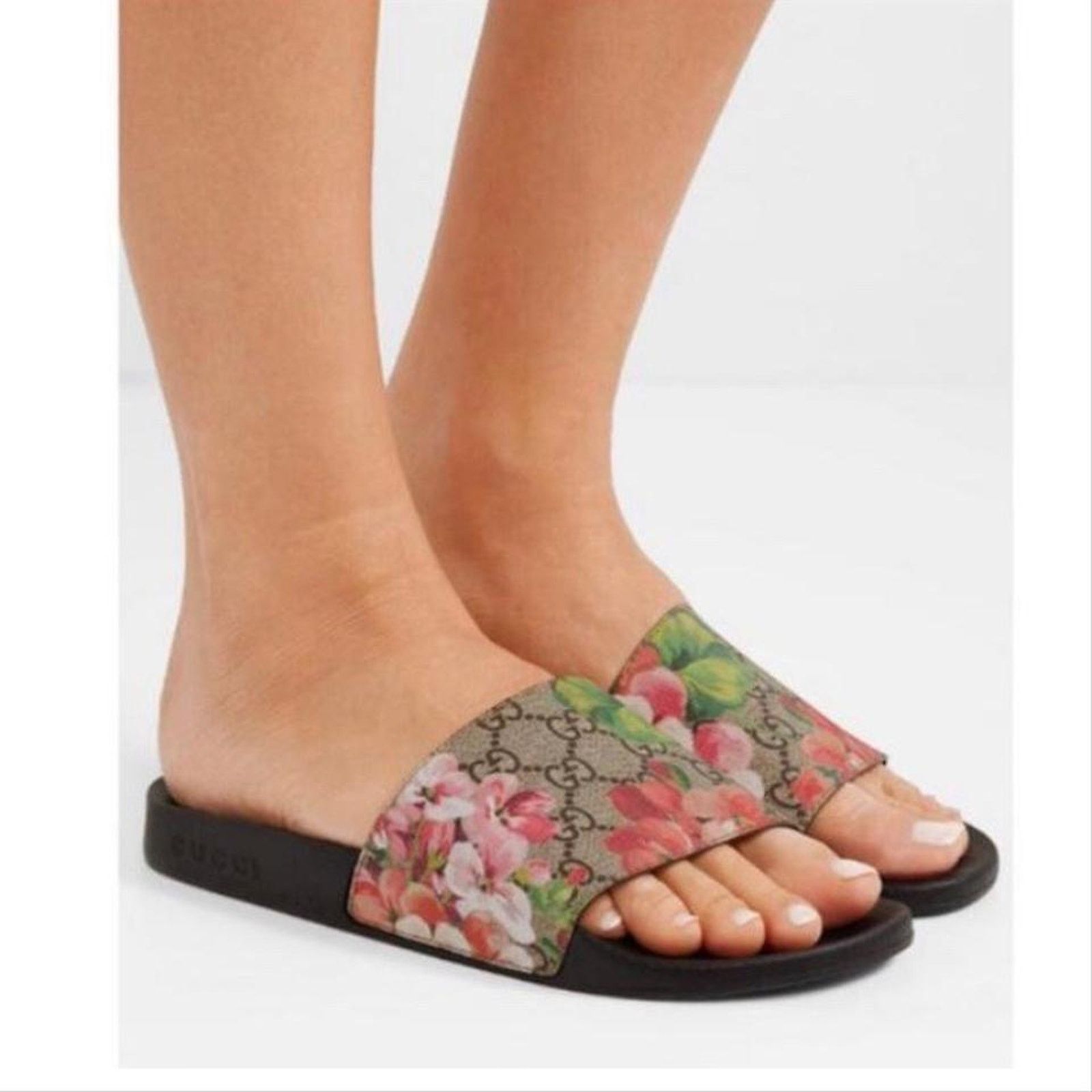 Gucci GG logo floral bloom rubber slides Size US 6 / IT 36 - 2 Thumbnail