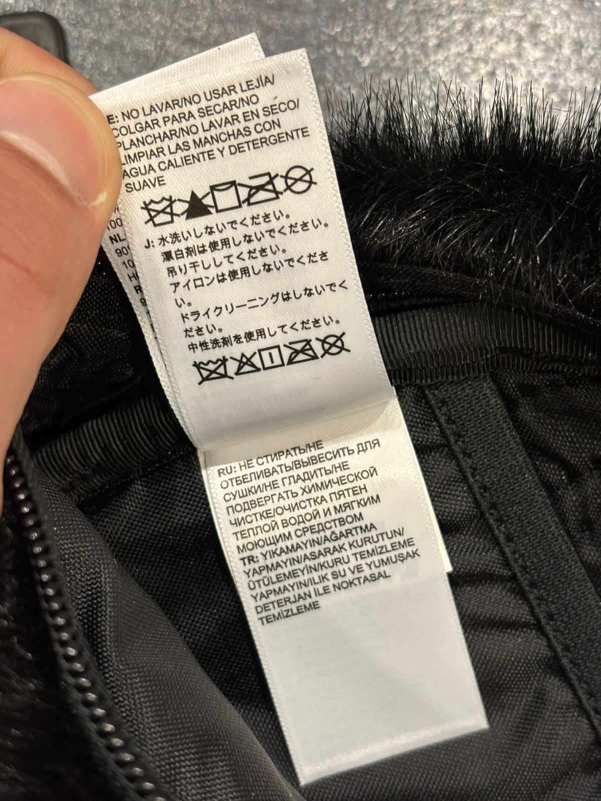 Supreme × The North Face Supreme X The North Face Faux Fur Waist Bag Size ONE SIZE - 9 Thumbnail
