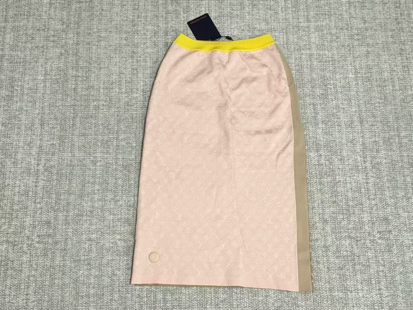 Louis Vuitton Louis Vuitton New Color Block Logo Embossed Skirt Size 36" / US 14 / IT 50 - 1 Thumbnail