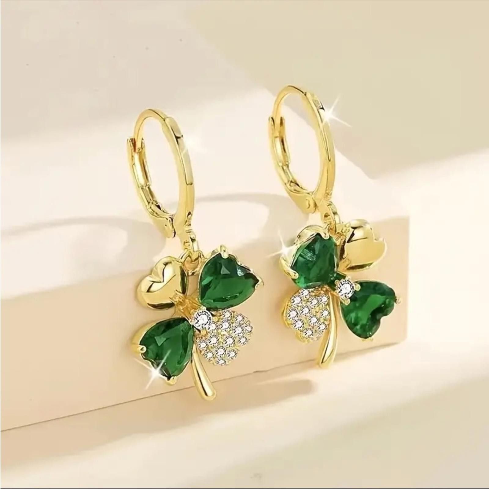 Designer Elegant Gold and Green Clover Earrings Size ONE SIZE - 3 Thumbnail