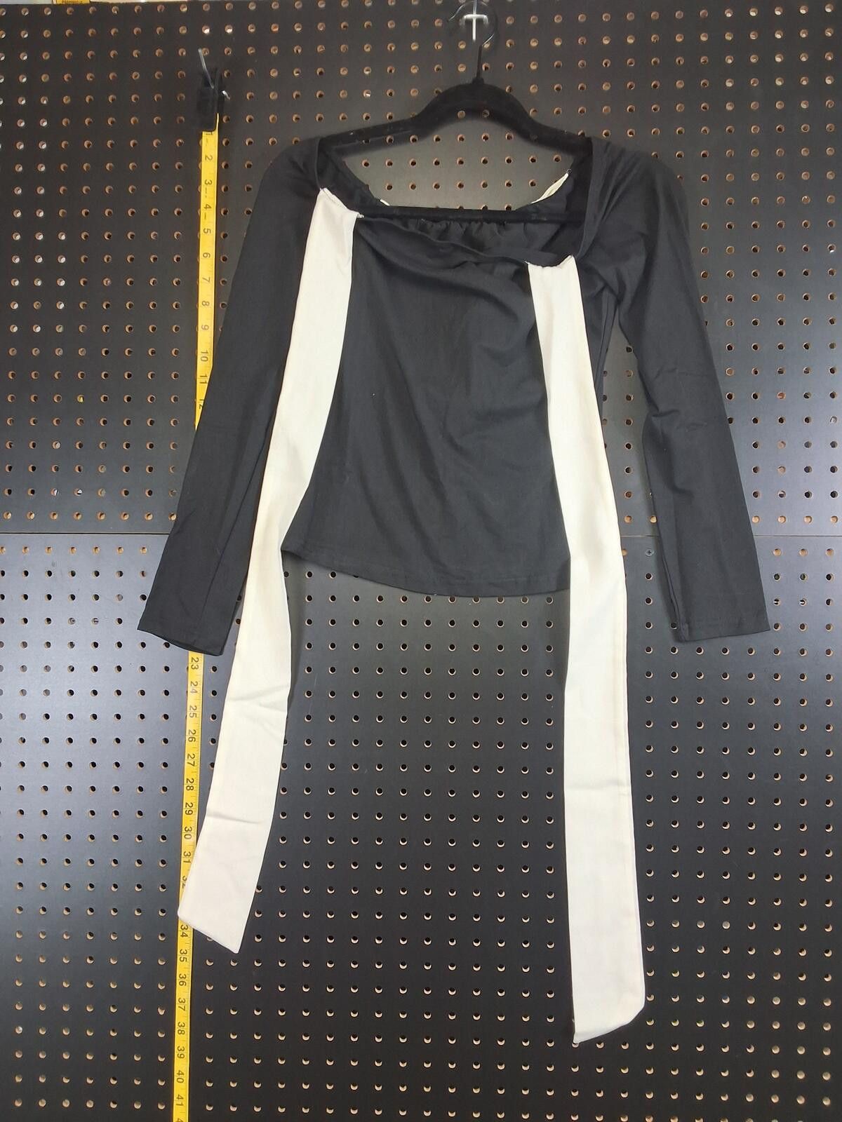The Unbranded Brand Chic Black Long Sleeve Top with Ivory Bow Accent - Medium Size M / US 6-8 / IT 42-44 - 3 Thumbnail