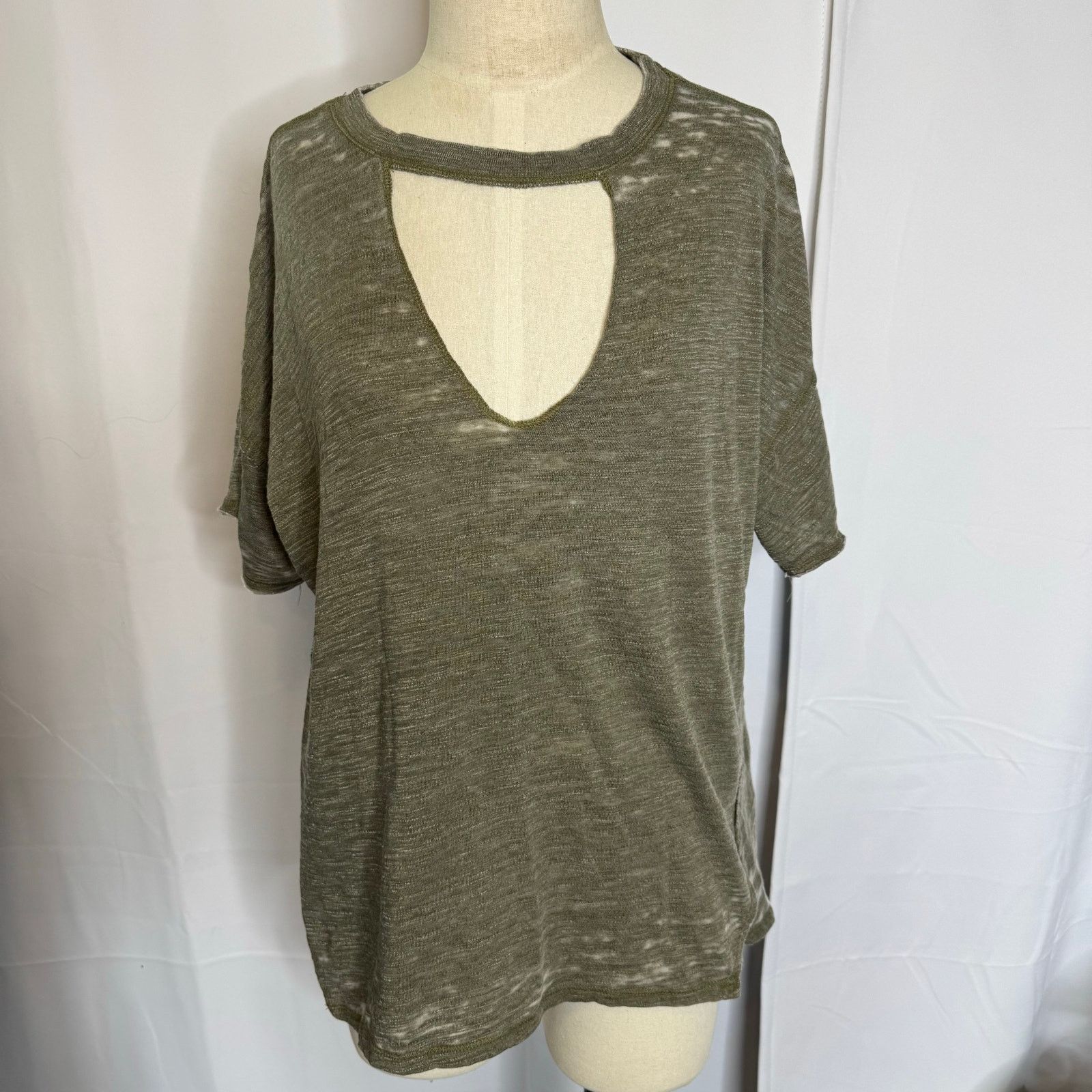 Free People We The Free Free People Olive Distressed Cutout Tee Size S Size S / US 4 / IT 40 - 2 Thumbnail