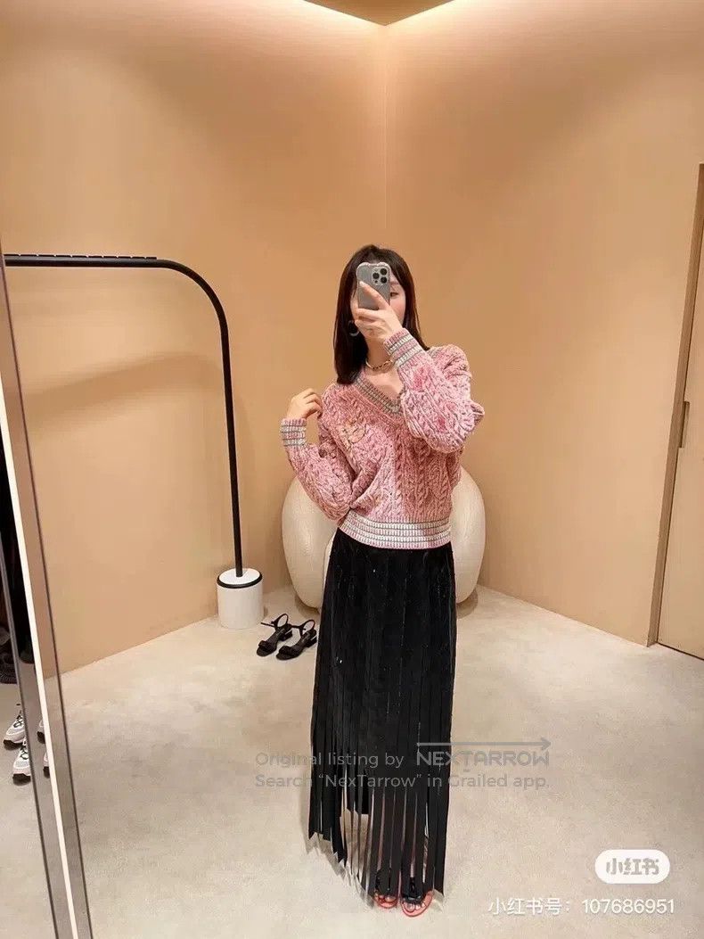 Chanel Chanel 22B pink V-neck velvet knit swester Size XXS / US 00 / IT 34 - 8 Thumbnail