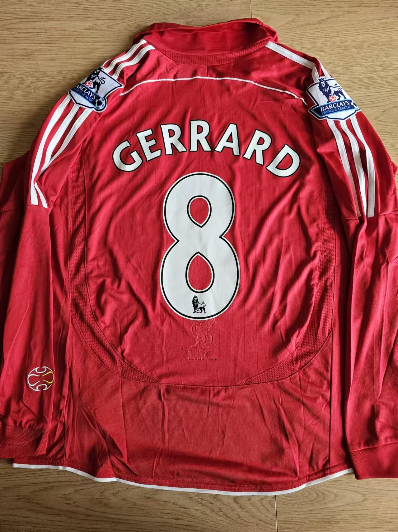 LIVERPOOL FC GERRARD selling #8 Retro jersey Size medium(21)