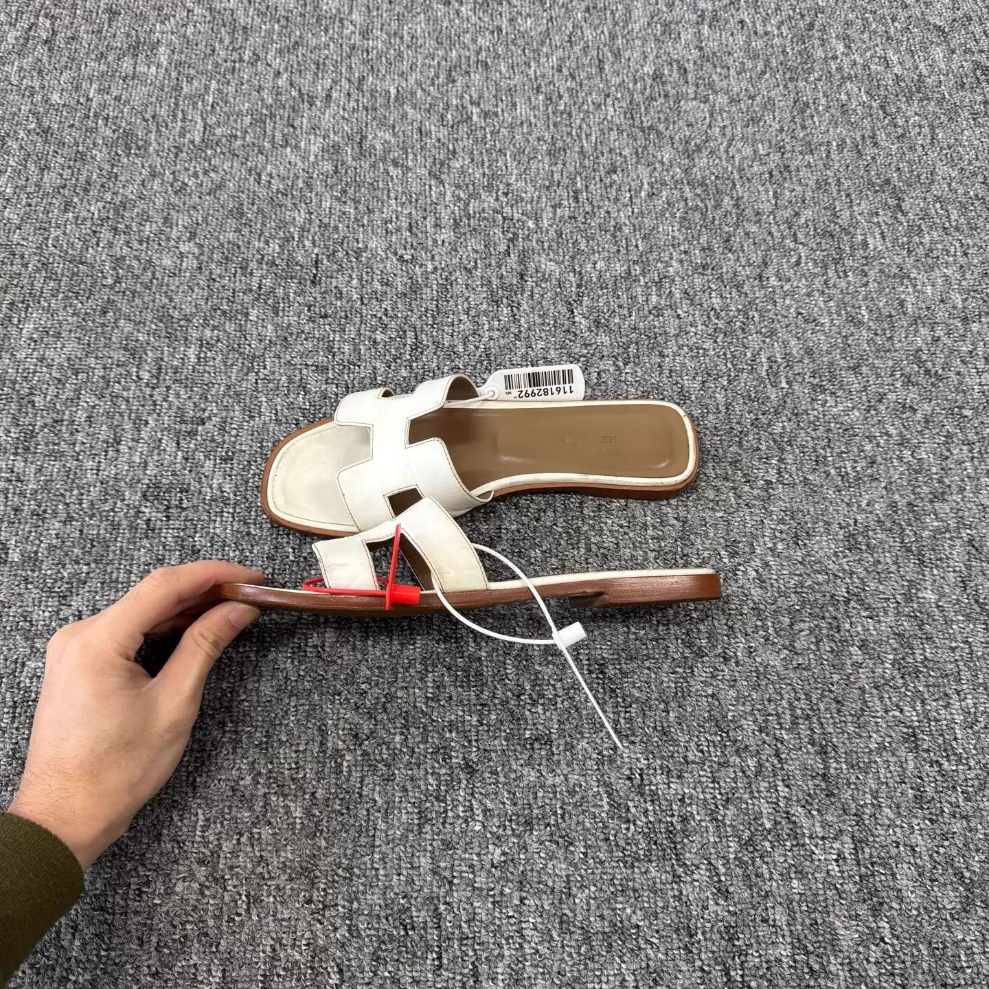 Hermes Hermes Oran White & Brown Sandal 38.5 Size US 8 / IT 38 - 2 Thumbnail