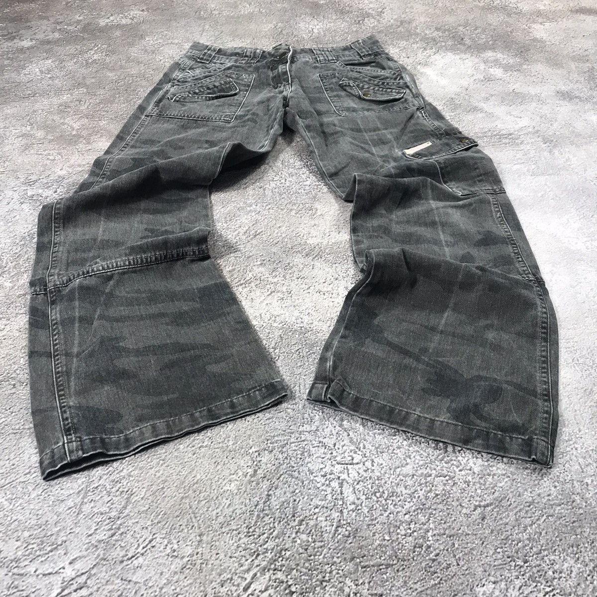 Vintage Vintage 90s Baggy Flared Cargo Pants Y2K Streetwear Logo 28 Size 28" / US 6 / IT 42 - 1 Thumbnail