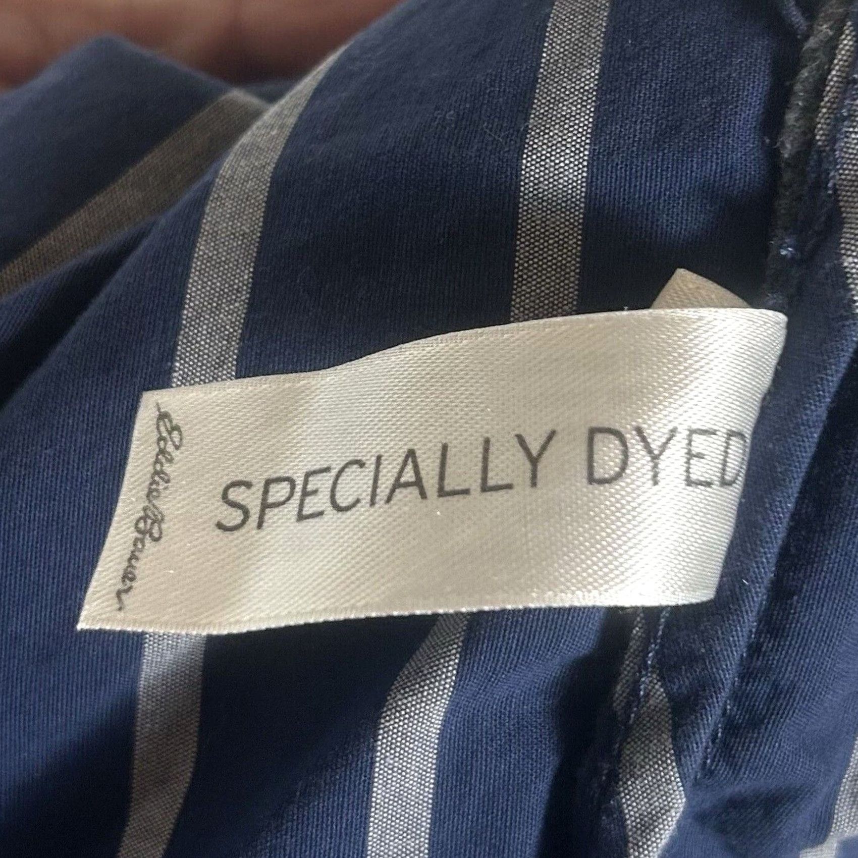 Eddie Bauer Eddie Bauer Womens Striped Shorts 20 Plus Blue Flat Front Chino Travel Stretch Size 42" / US 20 - 4 Thumbnail