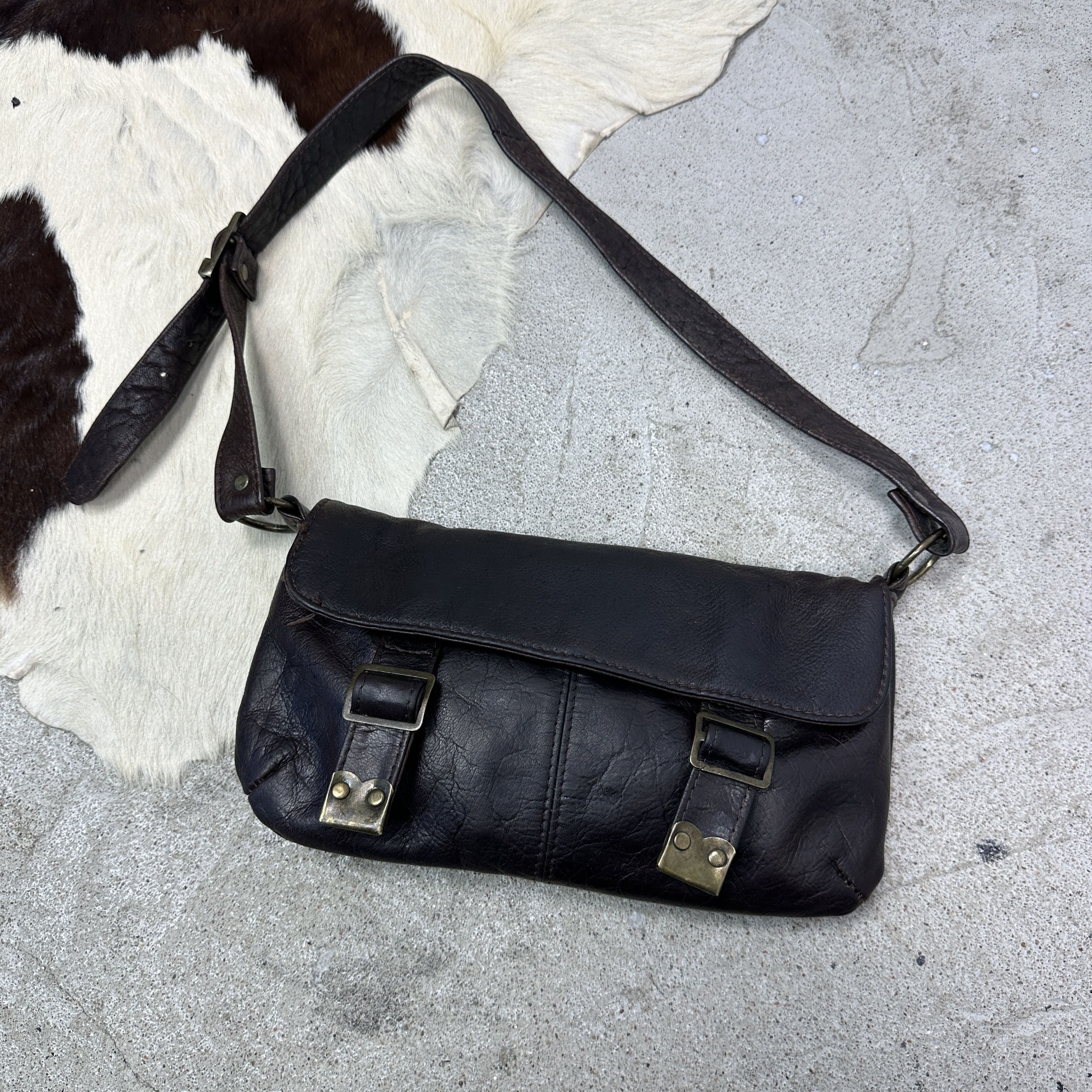 Vintage Vintage Leather Buckled Baguette Shoulder Bag Y2K Size ONE SIZE - 2 Thumbnail