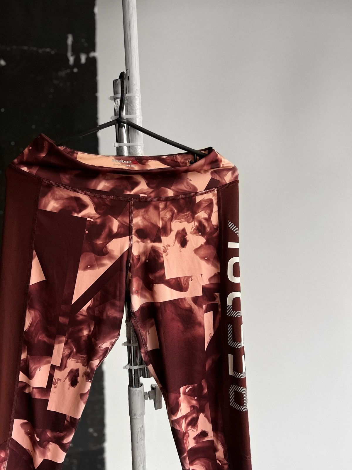 Reebok Reebok Speedwick Running Womens Smoke Print Leggings Size 28" / US 6 / IT 42 - 4 Thumbnail