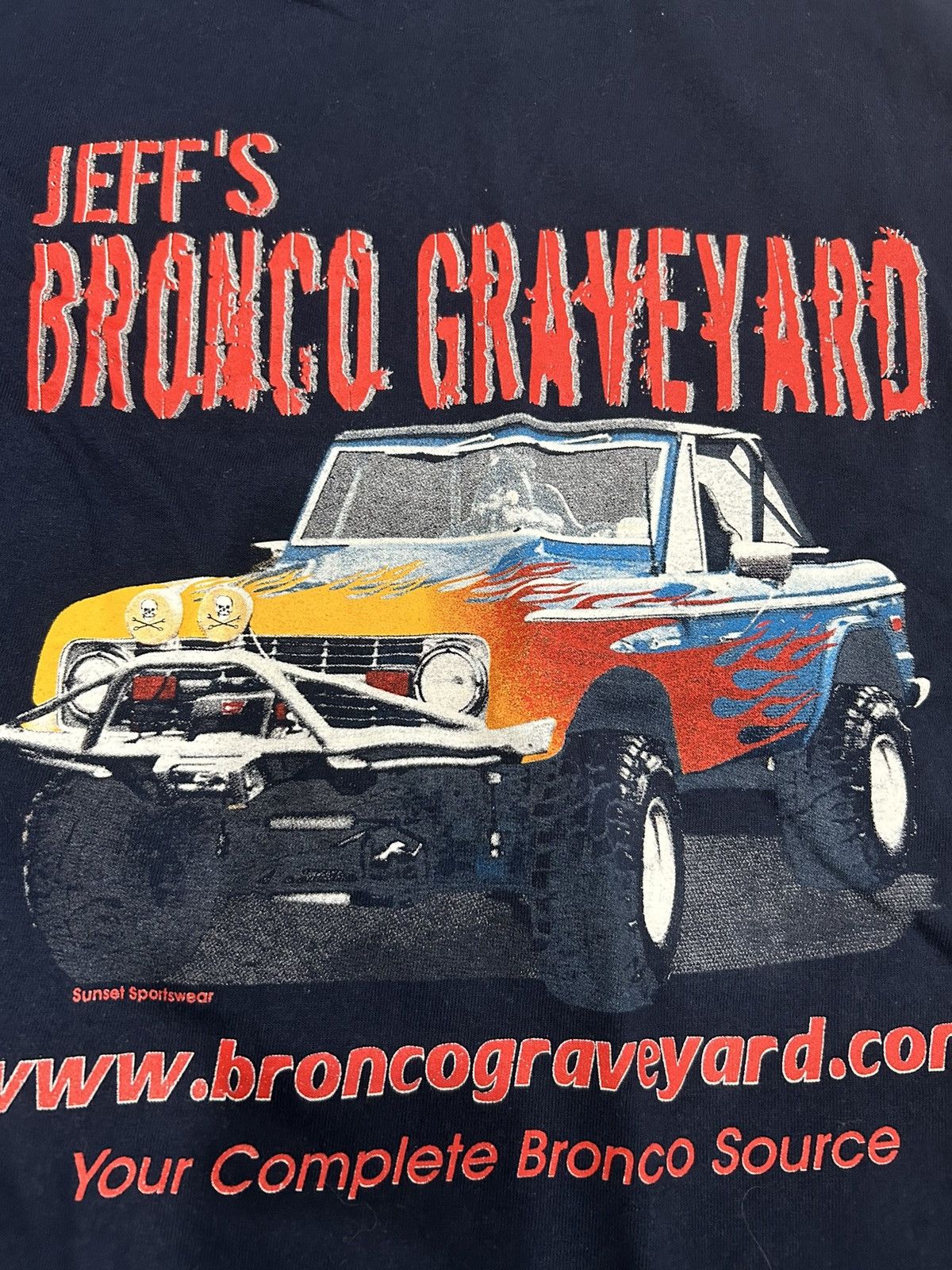 Vintage Vintage bronco car shop T-shirt Size US XL / EU 56 / 4 - 6 Thumbnail