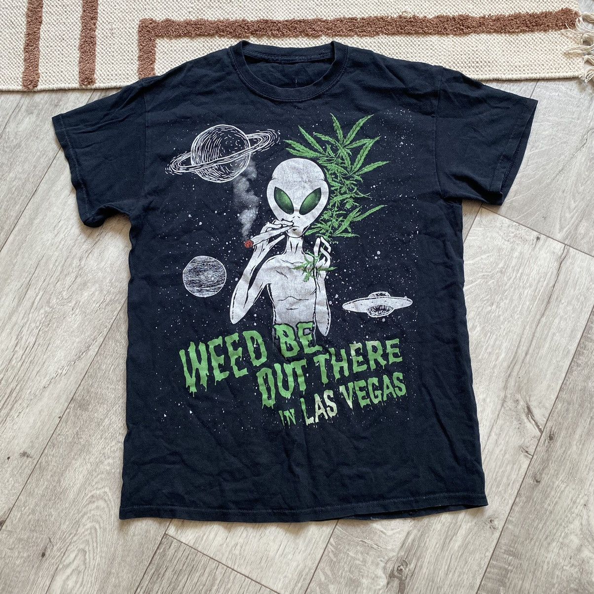 Vintage ALIEN SMOKING WEED Y2K LAS VEGAS T SHIRT Size US M / EU 48-50 / 2 - 1 Thumbnail