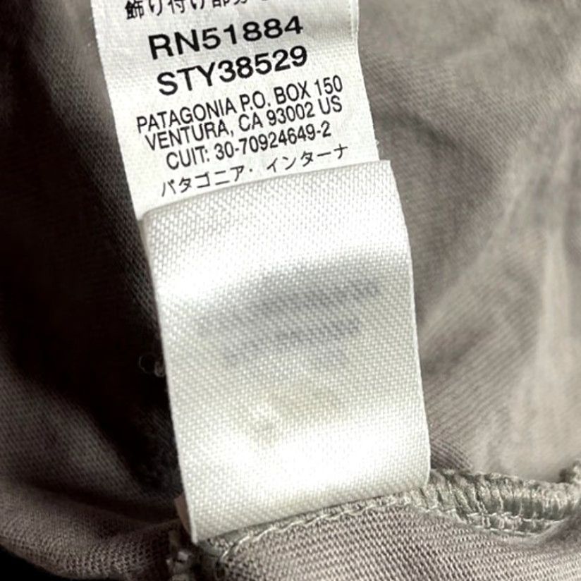 Patagonia Patagonia Men's Framed Fitz Roy Trout Organic T-Shirt Gray M Shirt Mens 20" Armpit to Armpit 17" Shoulder to Shoulder 26" Shoulder to Hem Size US M / EU 48-50 / 2 - 7 Thumbnail