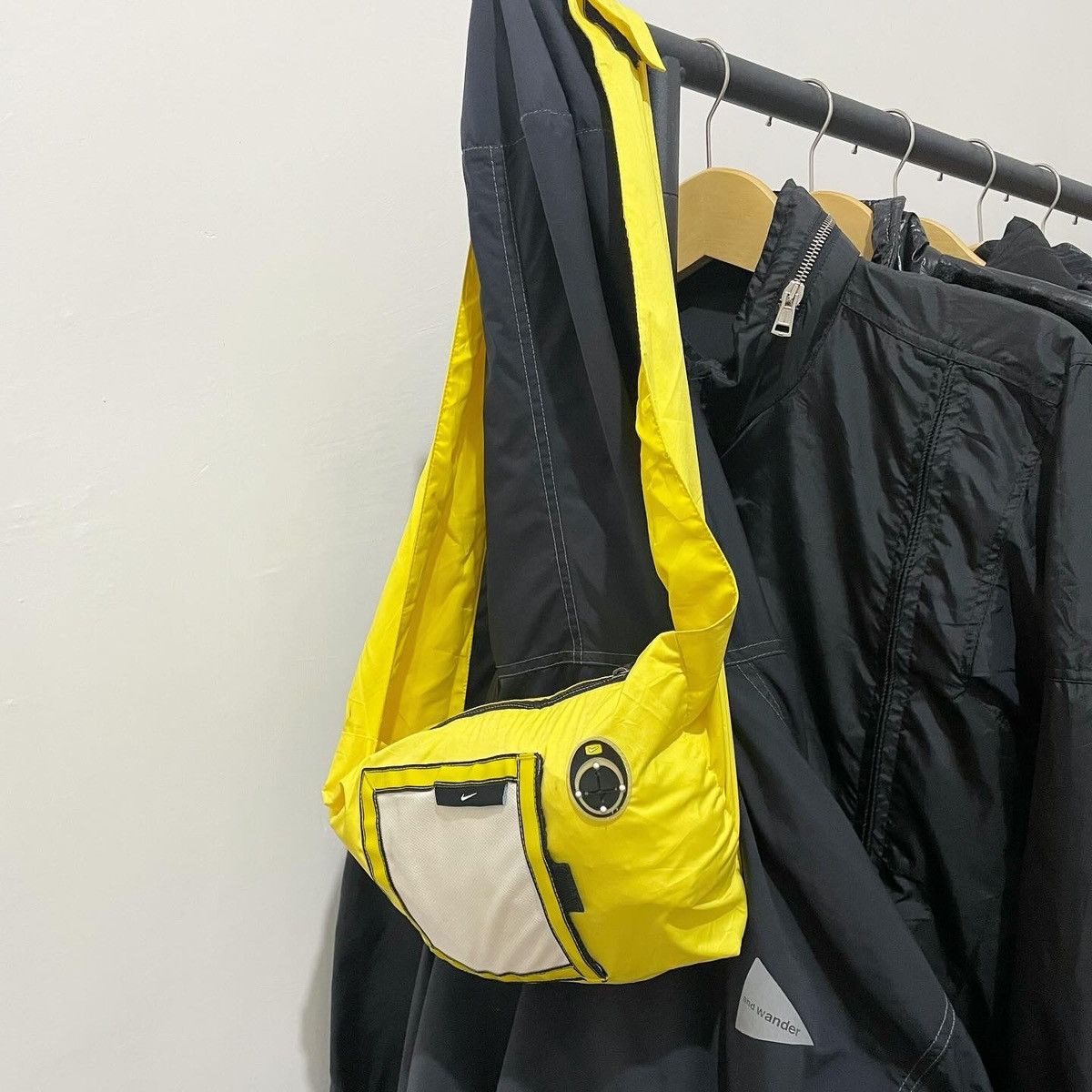 Nike 00’s Vintage Nike Transformable Yellow Bag Jacket Size US L / EU 52-54 / 3 - 8 Thumbnail