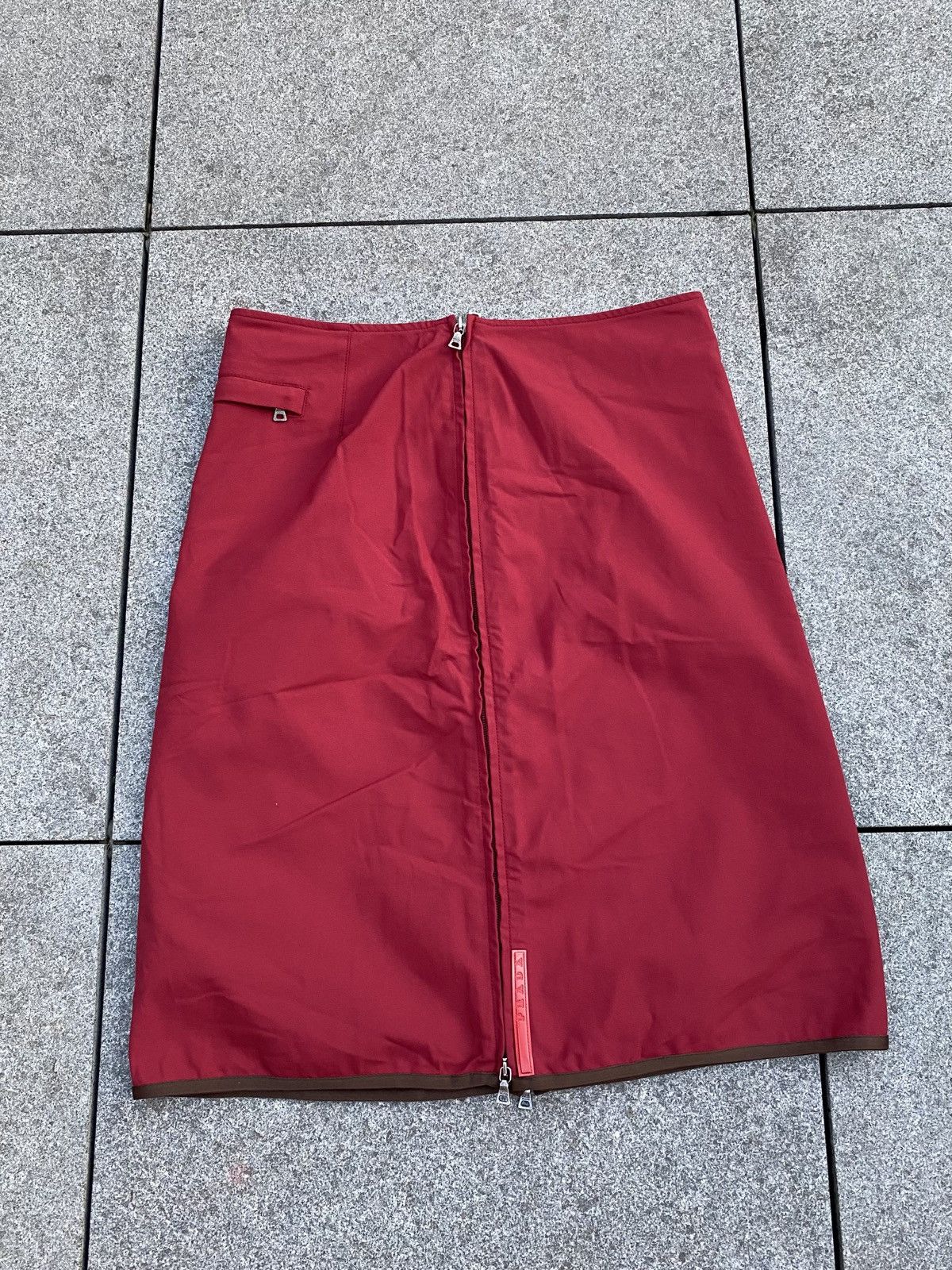 Prada prada red tab midi two side ziper skirt Size 27" / US 4 / IT 40 - 2 Thumbnail