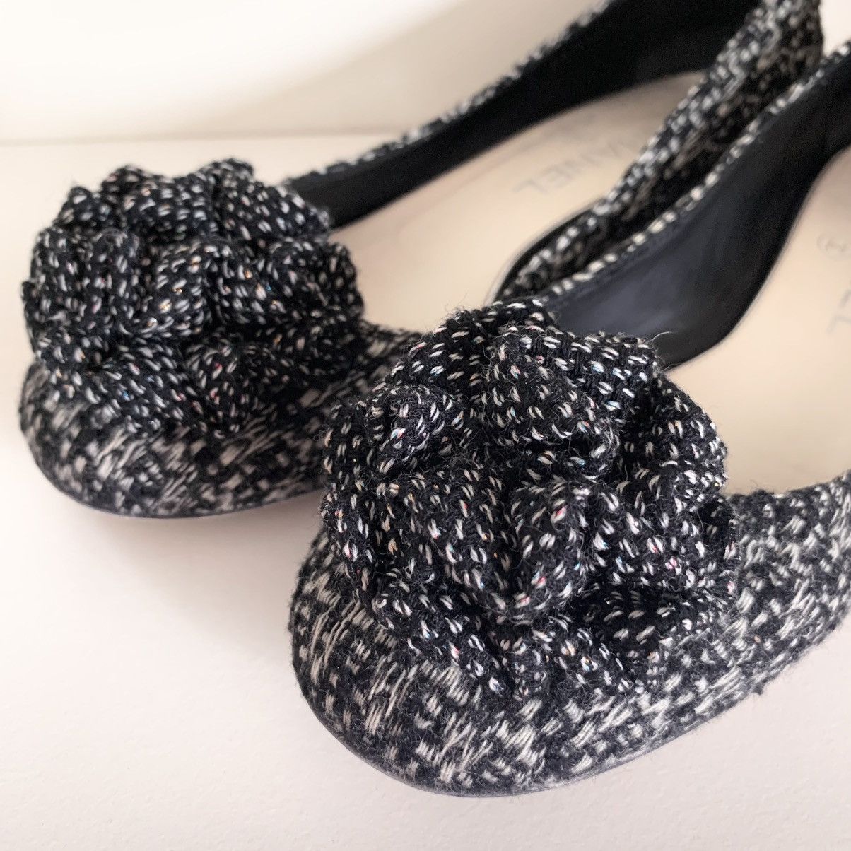 Chanel Tweed camellia toe ballerinas with small heel Size US 6.5 / IT 36.5 - 12 Thumbnail