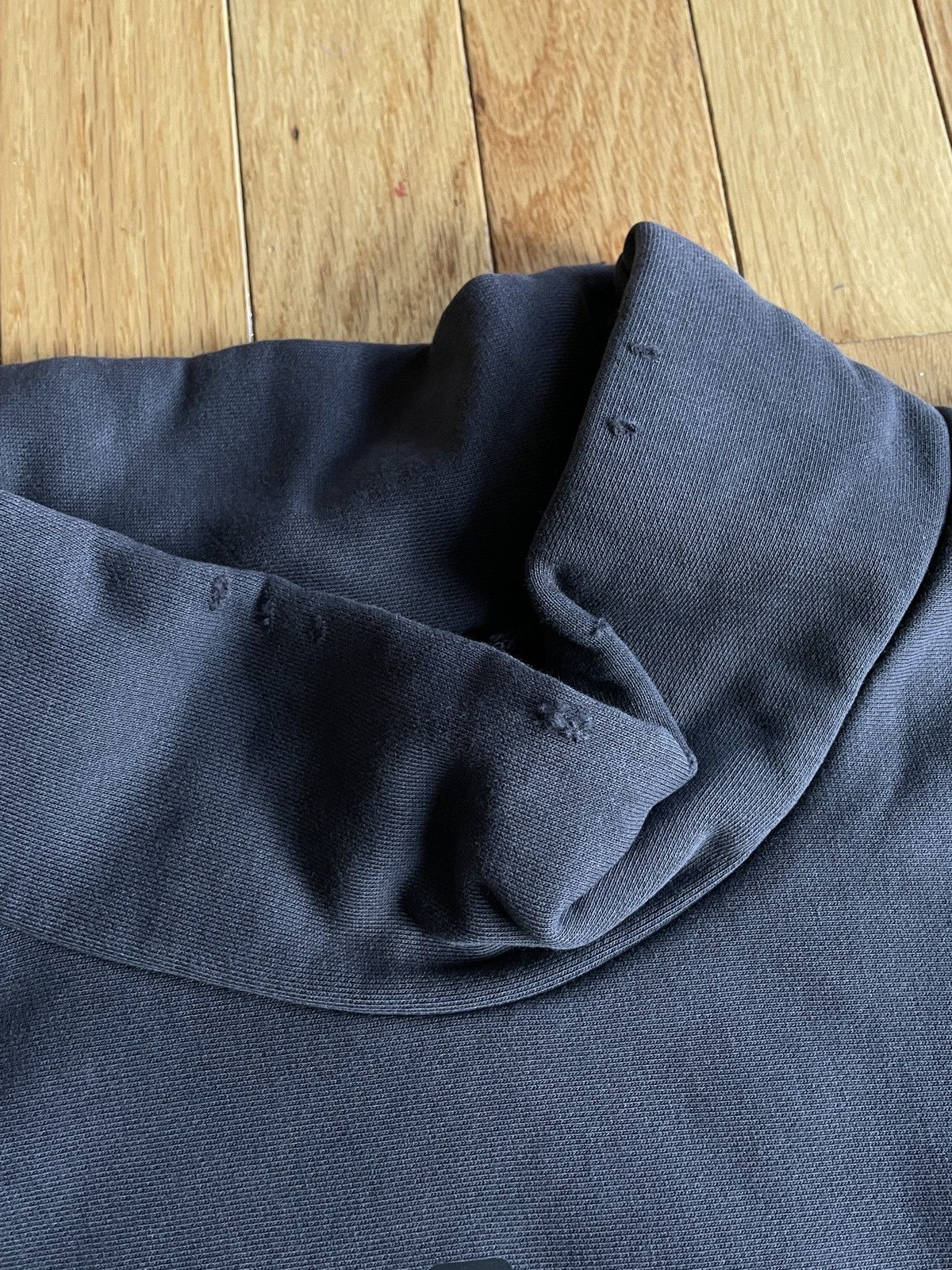 Balenciaga × Gap × Kanye West Yeezy Gap Balenciaga High Neck Distressed Mockneck Sweater Size US XL / EU 56 / 4 - 8 Thumbnail