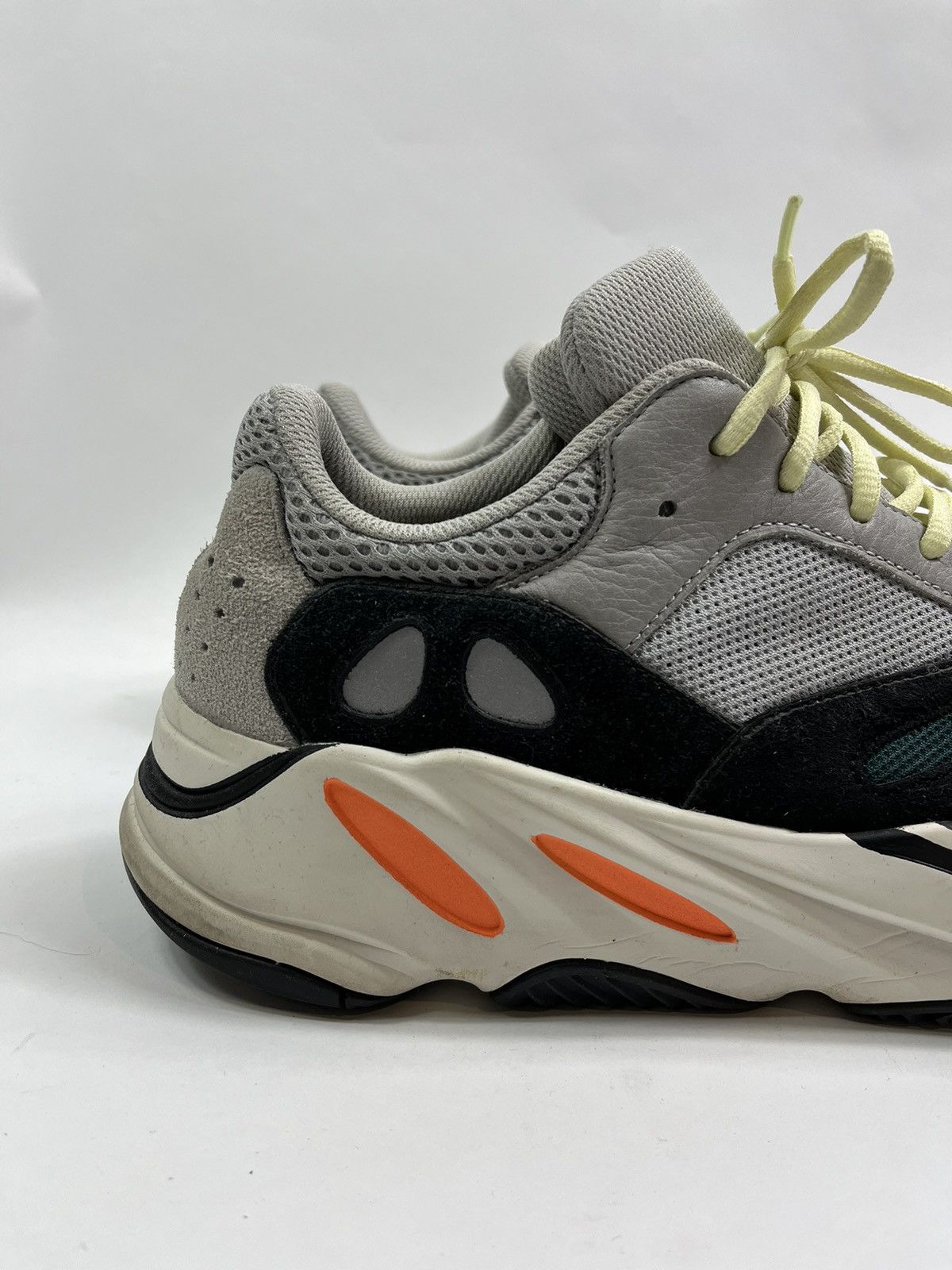 Solid Grey Grey Yeezy 700 Adidas × Kanye West ADIDAS YEEZY