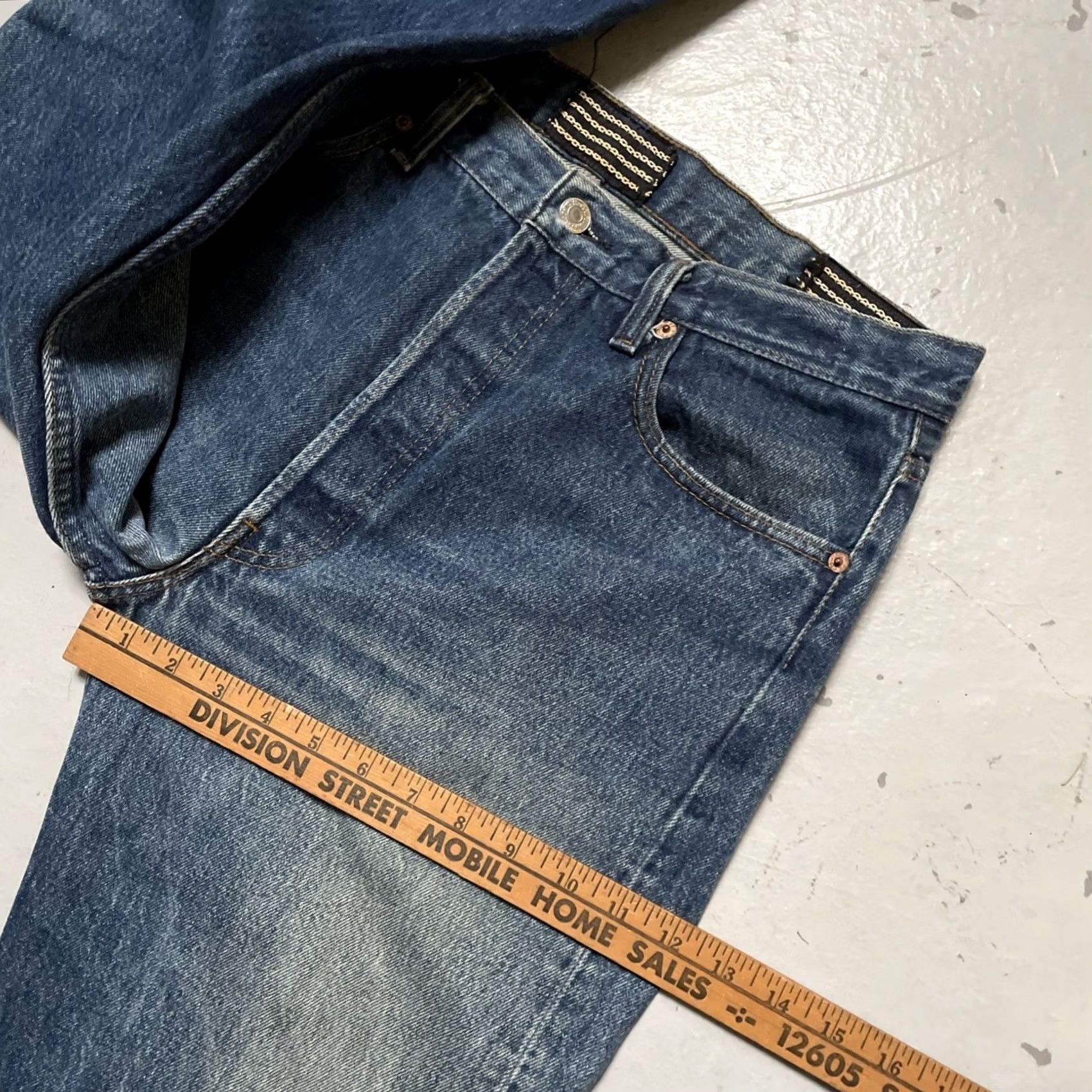 Levi's VINTAGE Levi’s 501 Jeans Denim Medium Blue 34x30 Made USA 90s 34x30 Mens Leather? No. Size US 34 / EU 50 - 4 Thumbnail