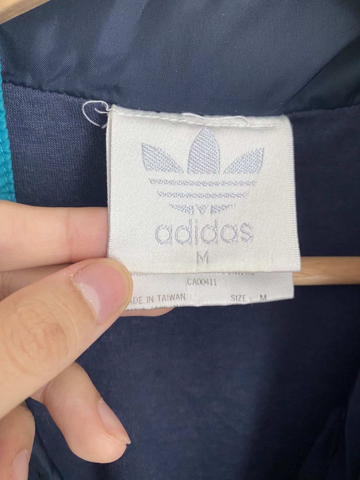 Adidas VINTAGE ADIDAS LIGHT JACKET XL Size US XL / EU 56 / 4 - 5 Thumbnail