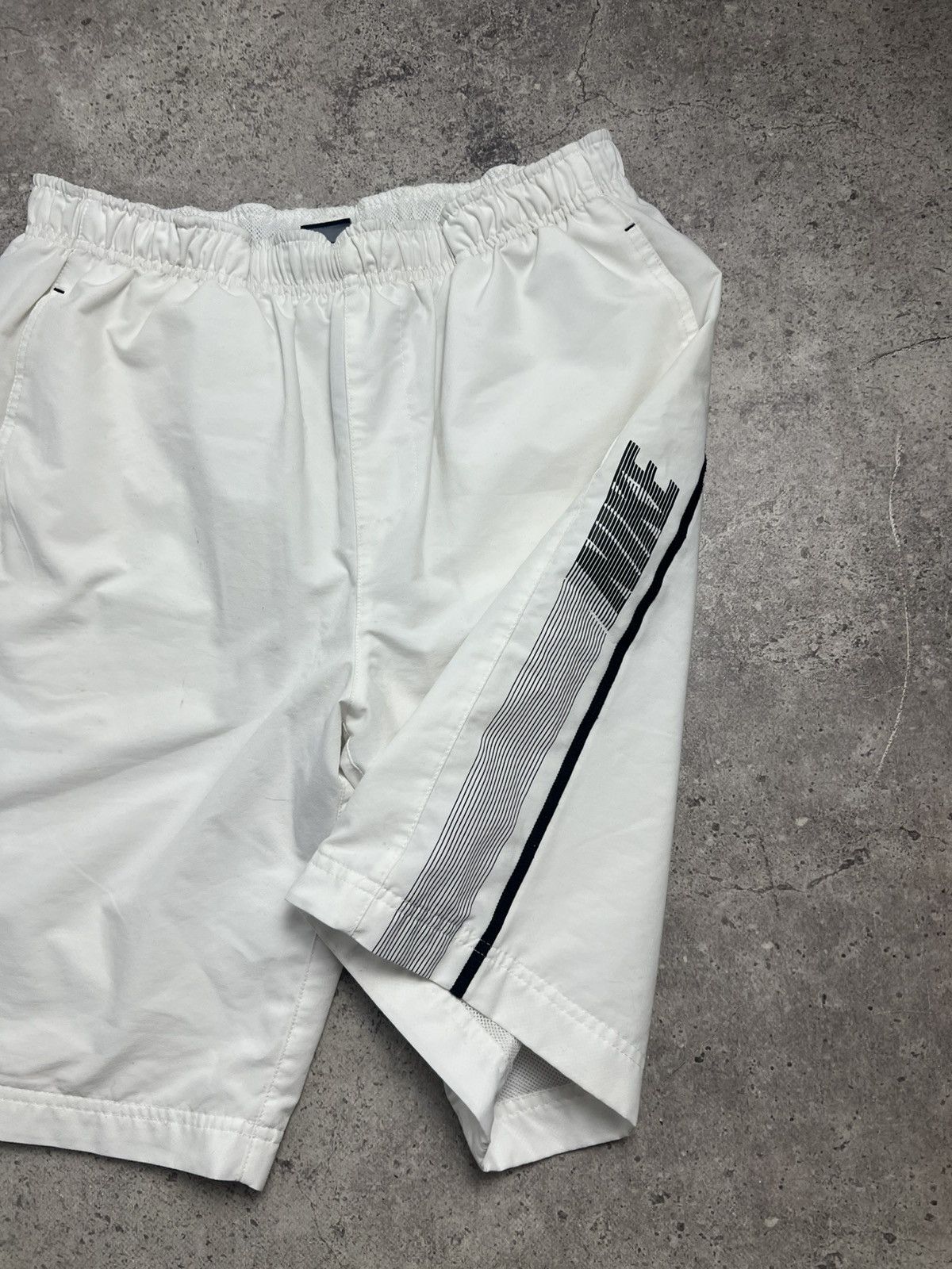 Nike Vintage Nike Nylon Shorts Drill Swoosh Y2K Size US 34 / EU 50 - 2 Thumbnail