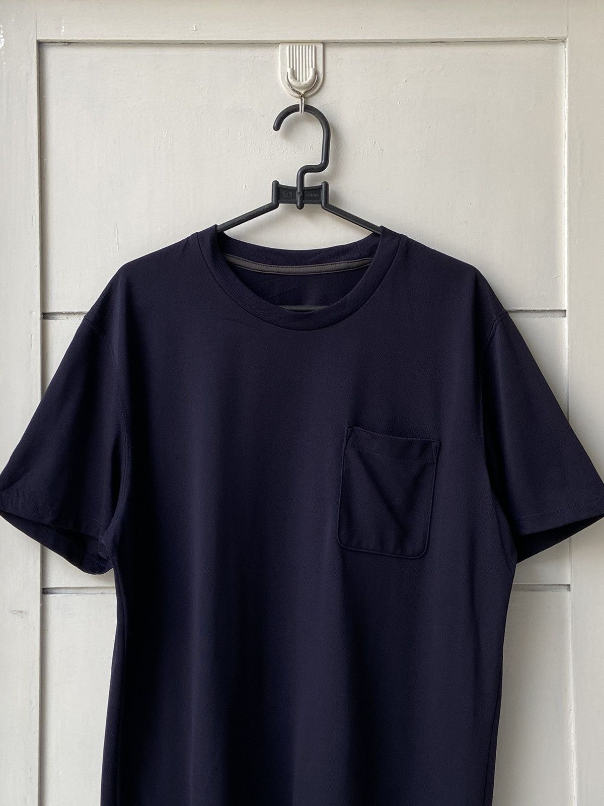 Uniqlo UNIQLO Navy T-Shirt Size US S / EU 44-46 / 1 - 2 Thumbnail