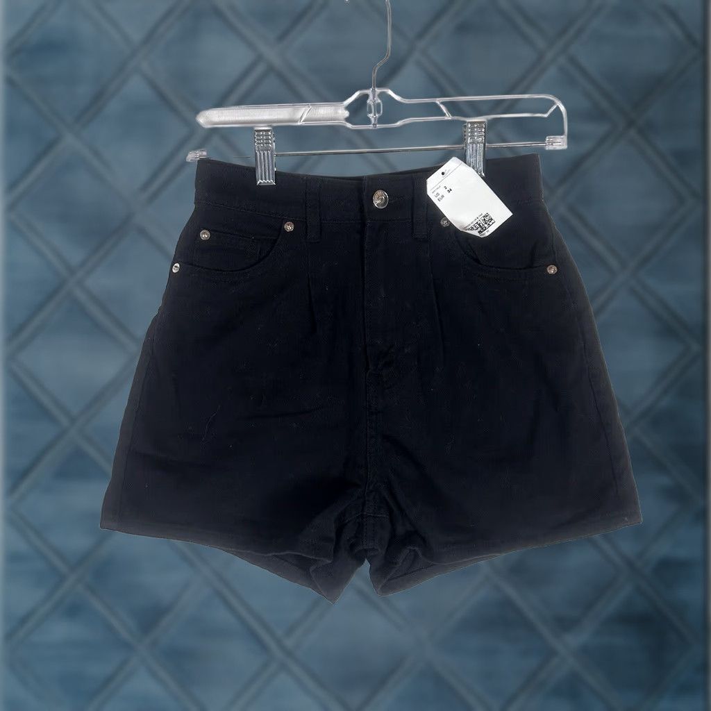 H&M Divided by H&M Mom Shorts Womens Size 2 Black High Rise 5 Pockets 3" Inseam Shorts Size 26" / US 2 / IT 38 - 1 Thumbnail