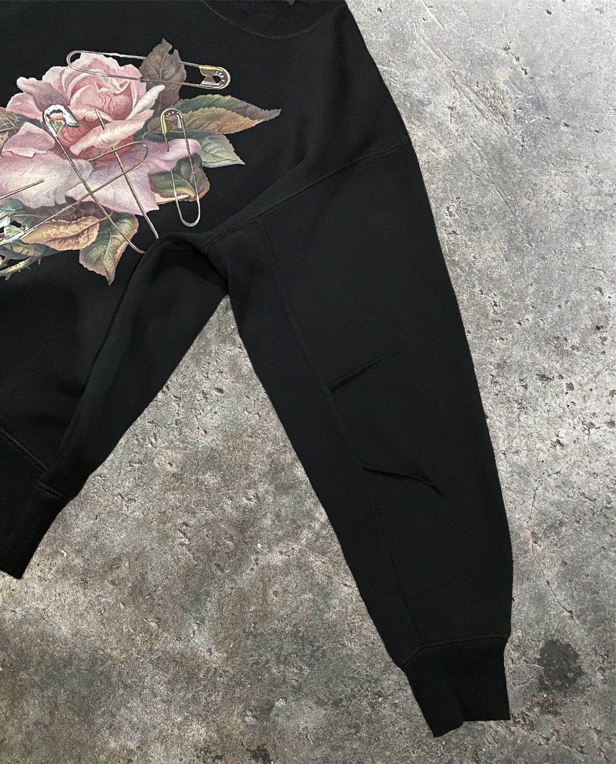 GU × Undercover Undercover x Gu Flower Sweatshirt Rare Size US S / EU 44-46 / 1 - 10 Thumbnail