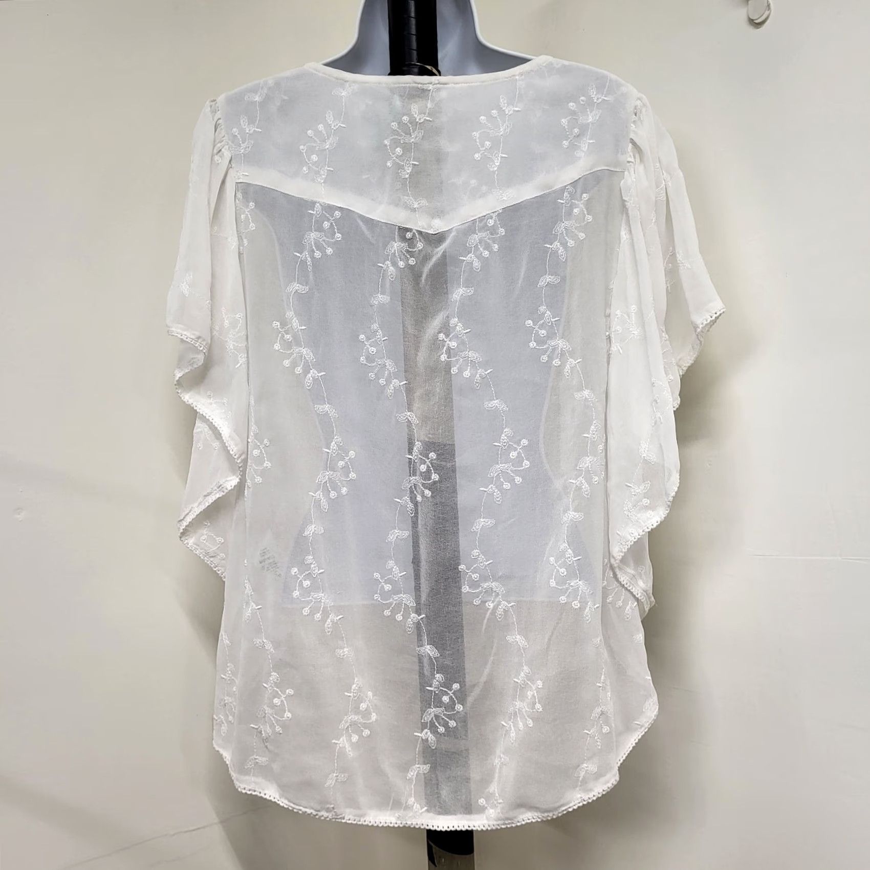 Vintage Maurices Blouse Women's M Sheer Floral Embroidered Crocheted Neck Flutter Shirt Size M / US 6-8 / IT 42-44 - 4 Thumbnail