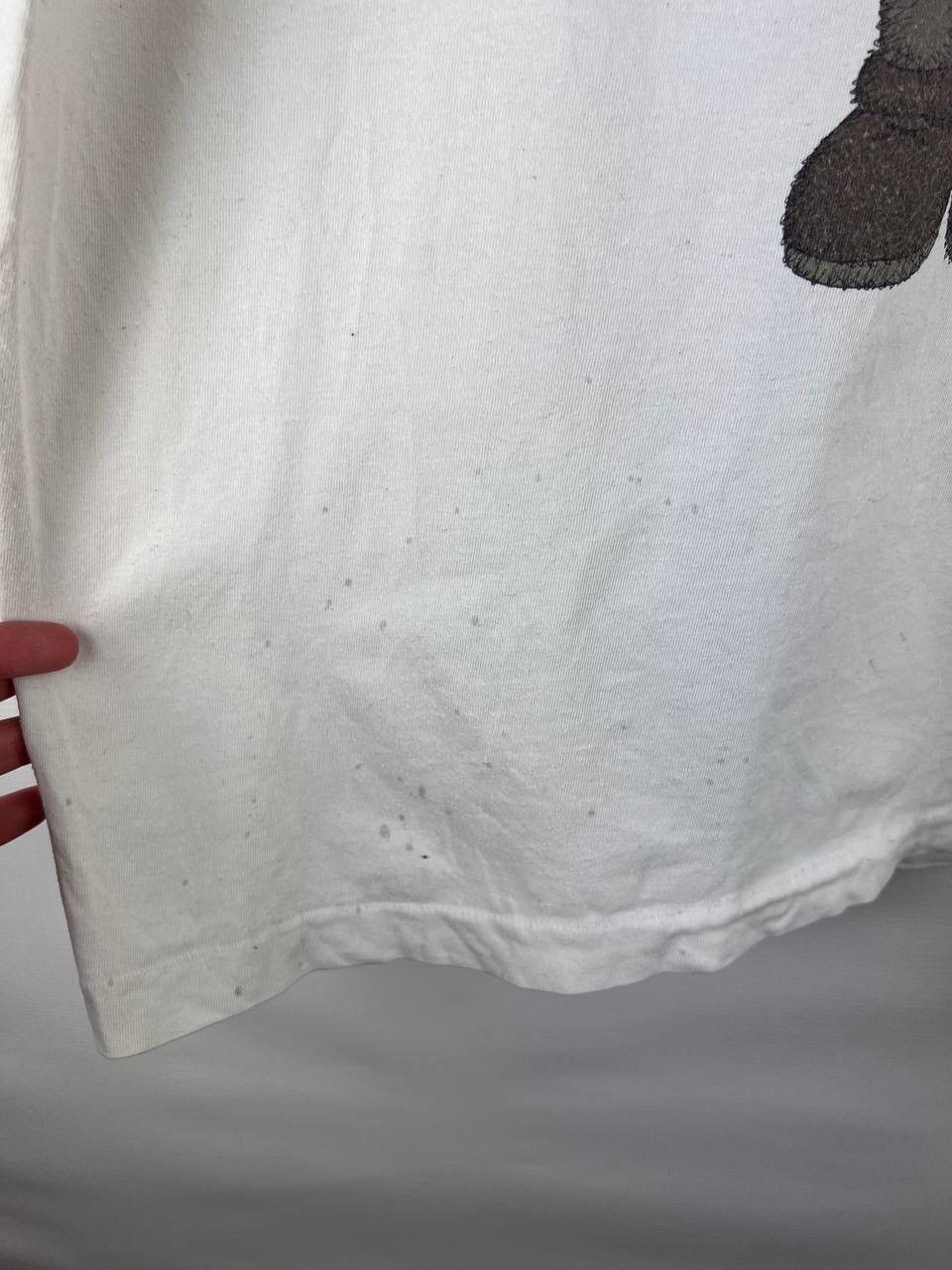 Uniqlo Kaws Uniqlo t-shirt size L Size US L / EU 52-54 / 3 - 8 Thumbnail