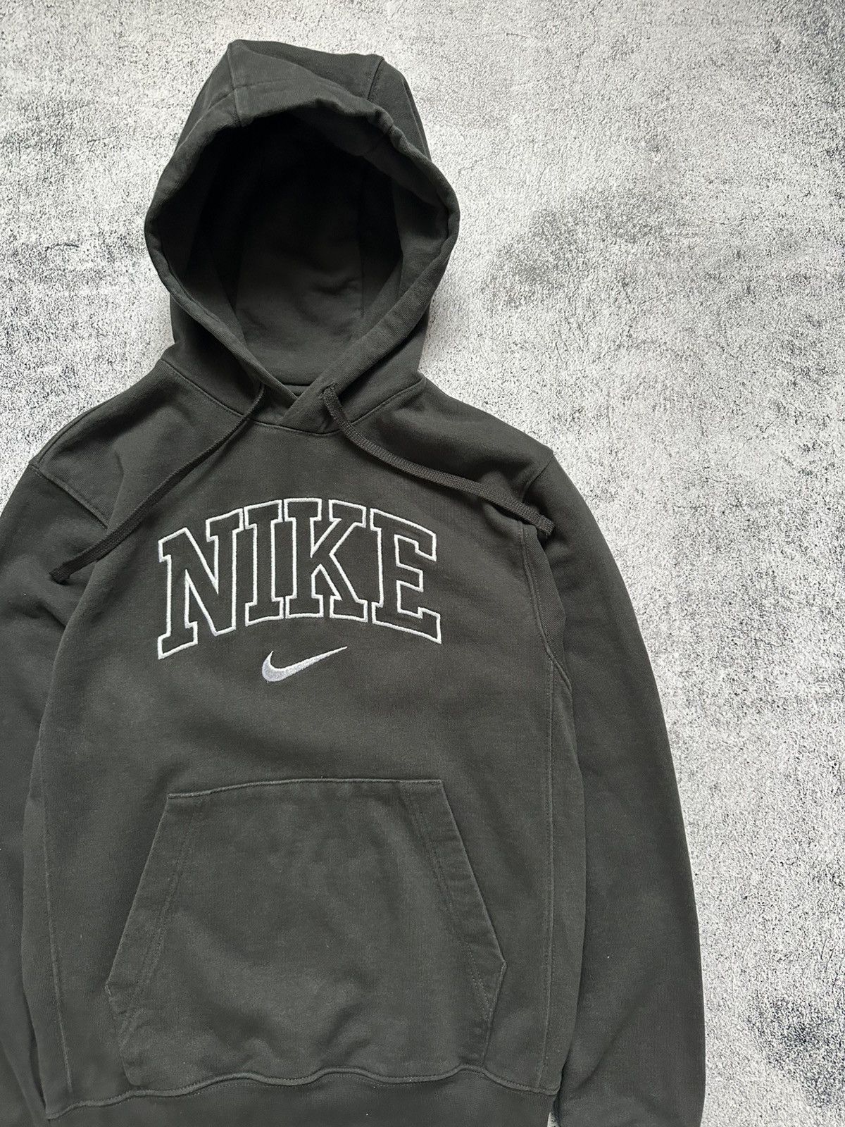 Nike Vintage Nike Hoodie Big Logo Centre Black Fit Size US S / EU 44-46 / 1 - 3 Thumbnail