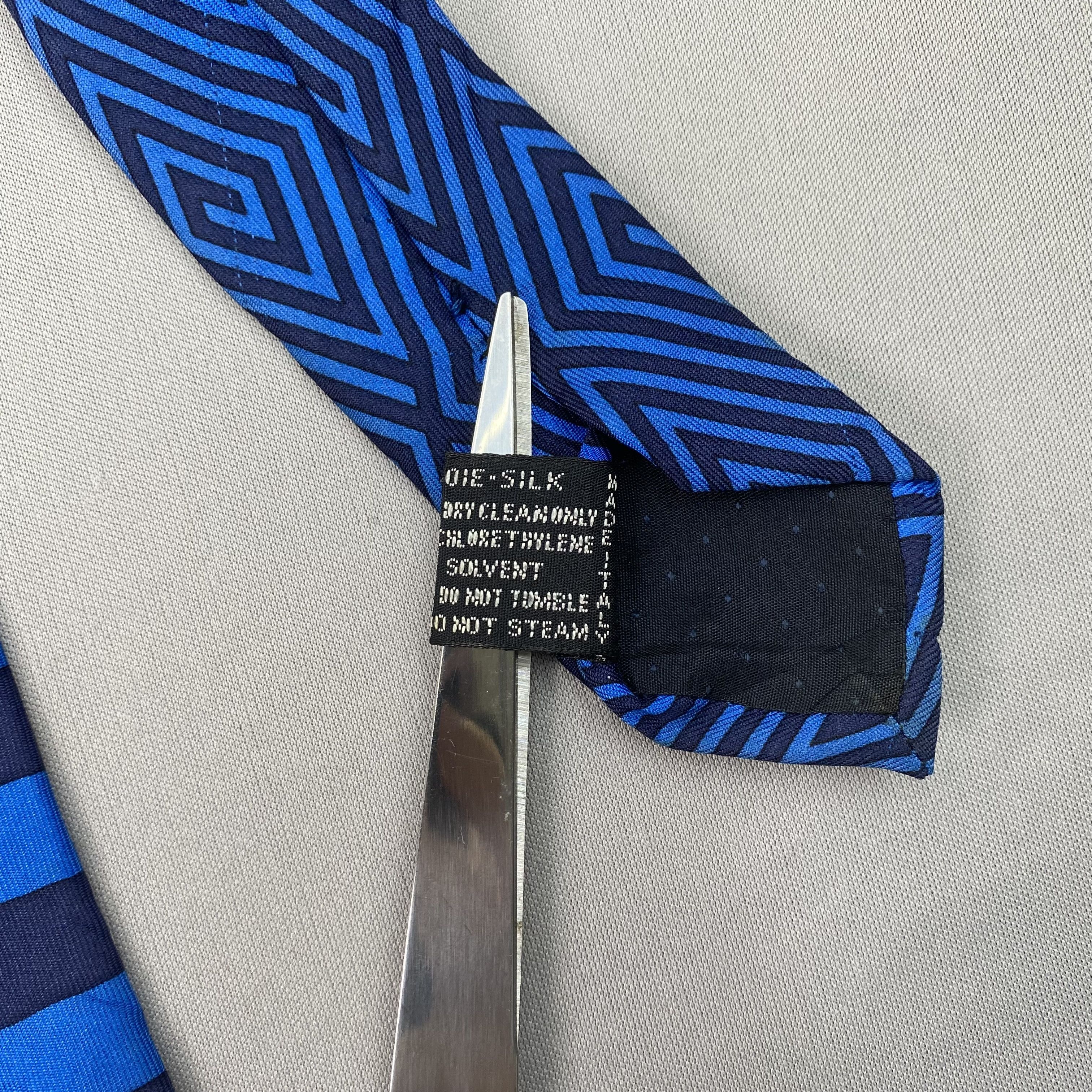 Japanese Brand Vintage Gianni Versace SILK Necktie Cravate Pure Silk Size ONE SIZE - 8 Thumbnail
