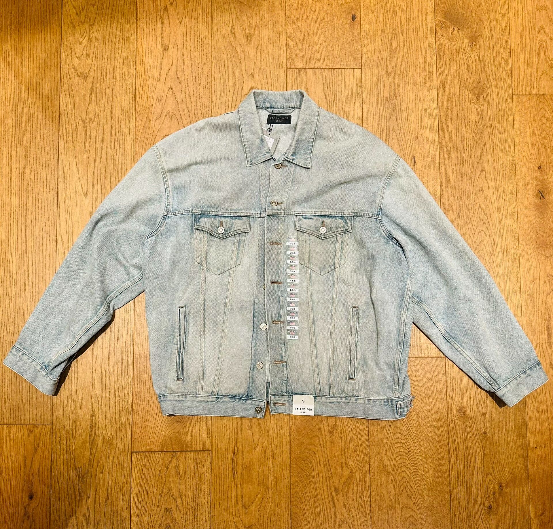 Balenciaga balenciaga oversized light blue denim jacket Size US L / EU 52-54 / 3 - 1 Thumbnail