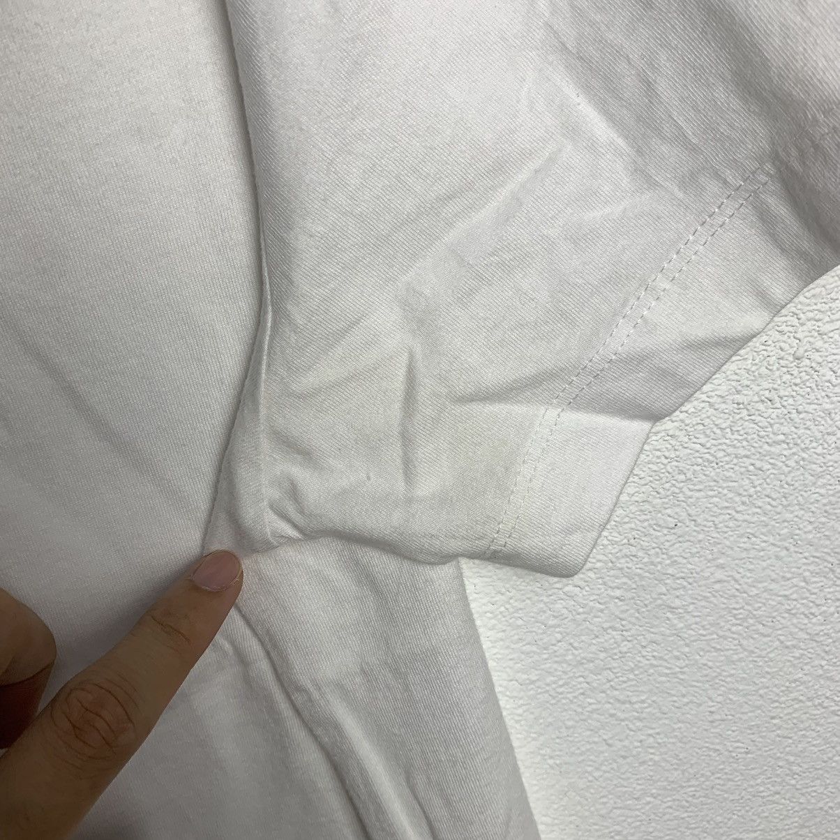 Designer × Kenneth Cole Kenneth Cole T-Shirt White V-Neck Size US L / EU 52-54 / 3 - 15 Thumbnail