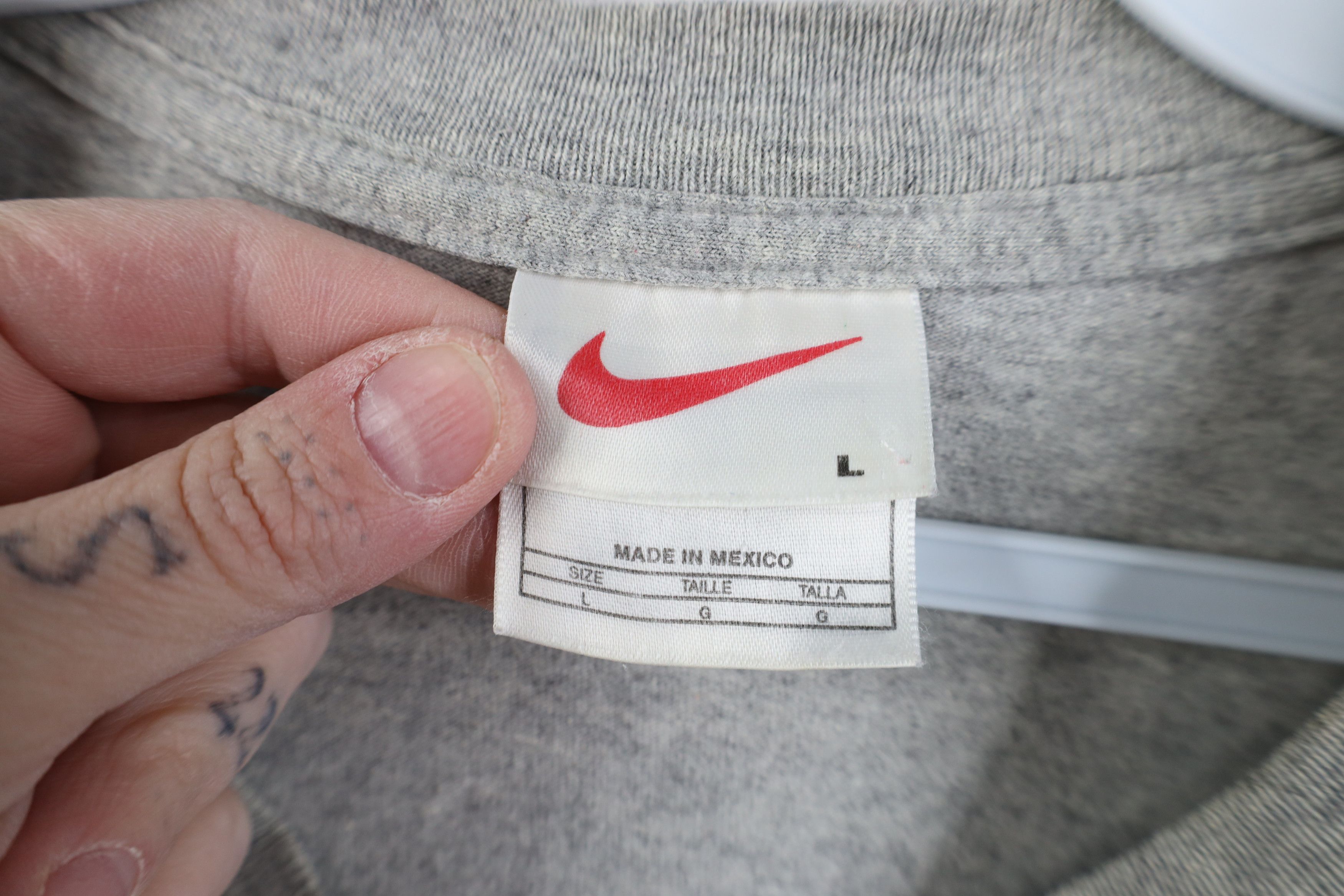 Nike Vintage 90s Nike Air Mini Swoosh Spell Out T-Shirt Gray Size US L / EU 52-54 / 3 - 6 Thumbnail