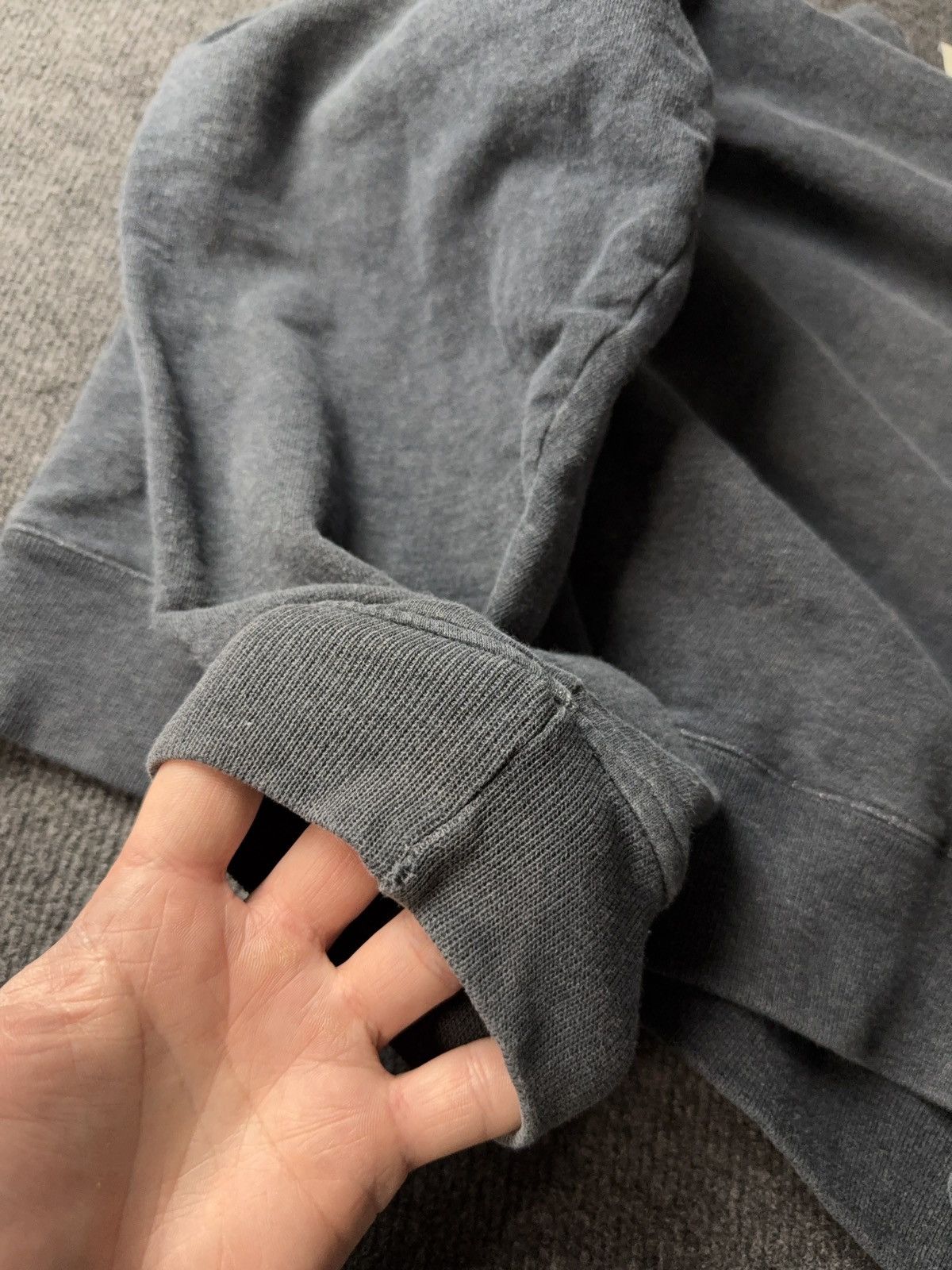 Hugo Boss 00s Hugo Boss Distressed Crewneck Sweatshirt Minimal Logo L Size US L / EU 52-54 / 3 - 17 Thumbnail