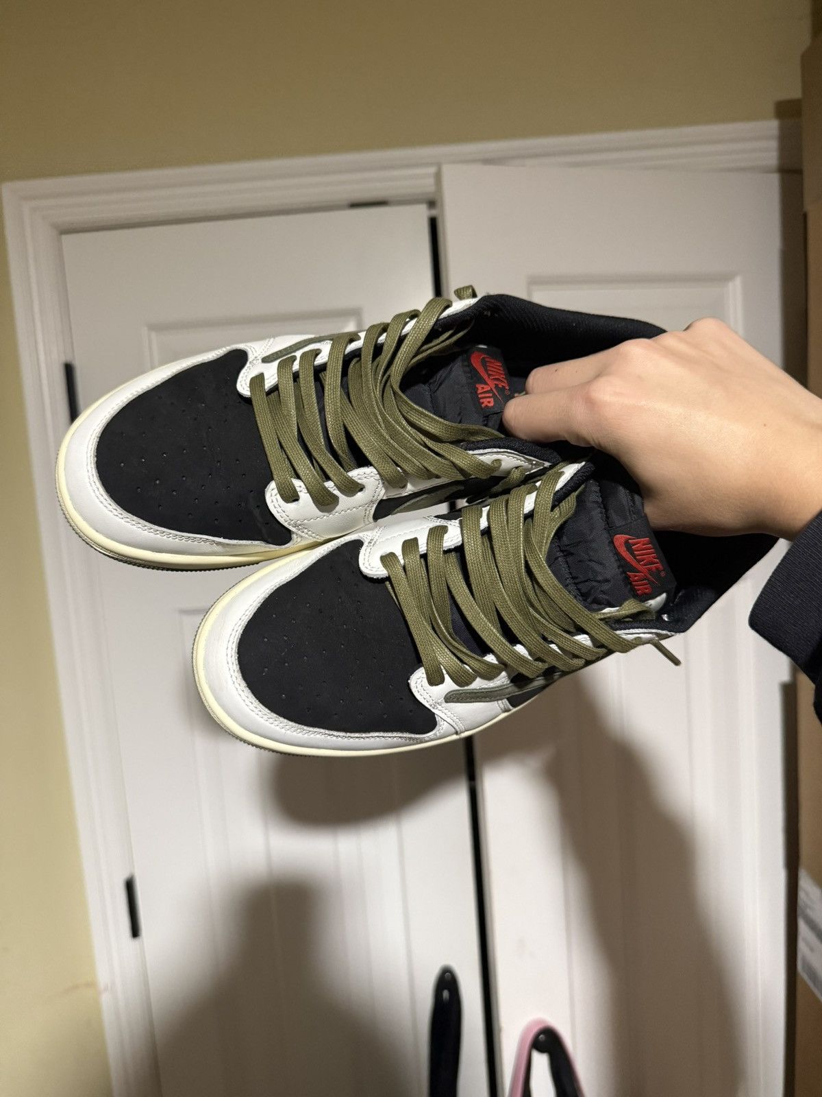 Nike × Travis Scott Jordan 1 Low Travis Scott Olive Size US 10 / EU 43 - 2 Thumbnail
