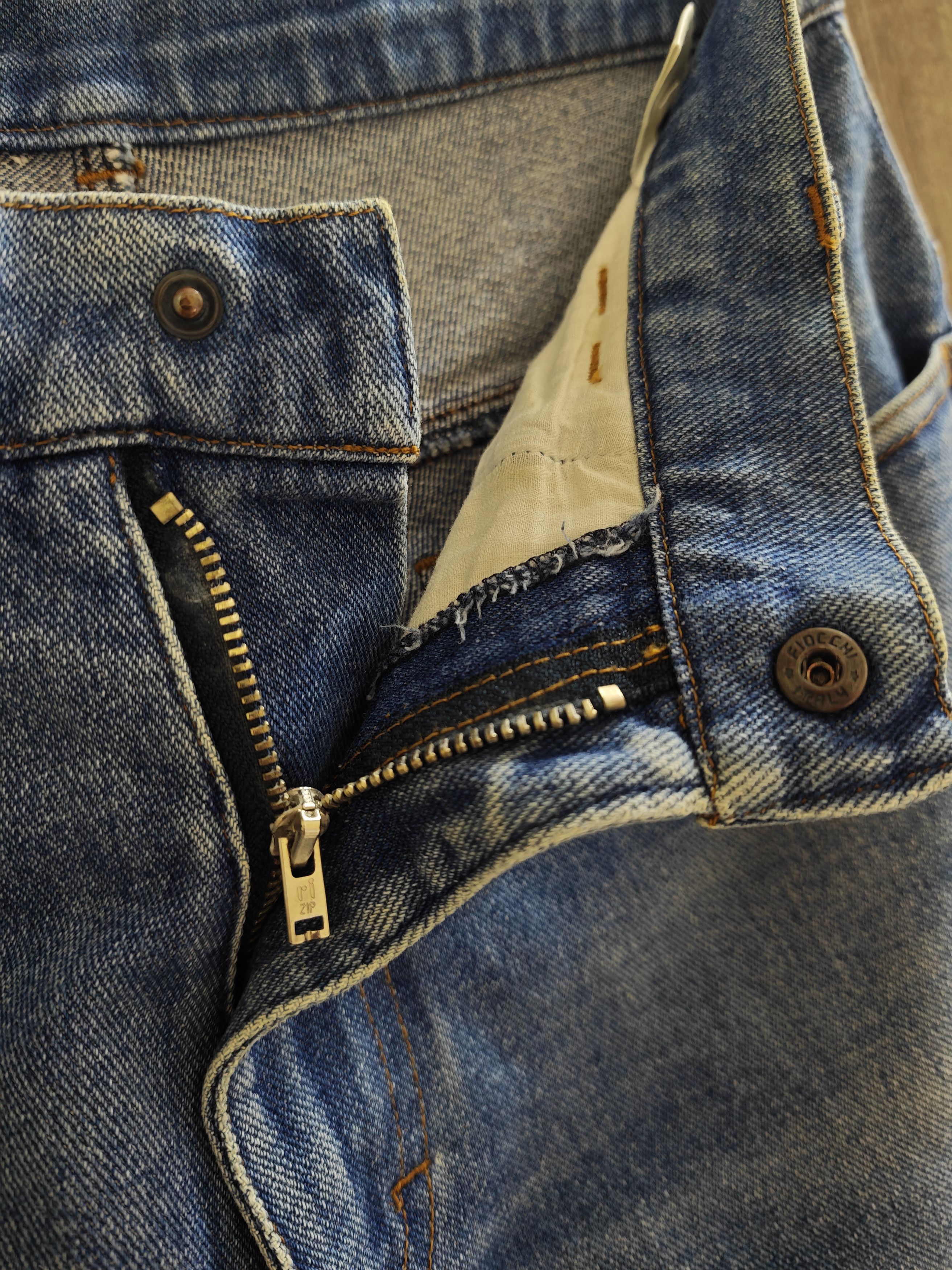 Givenchy Vintage 90s Givenchy Nice Faded Jeans Made in Italy Size US 32 / EU 48 - 7 Thumbnail