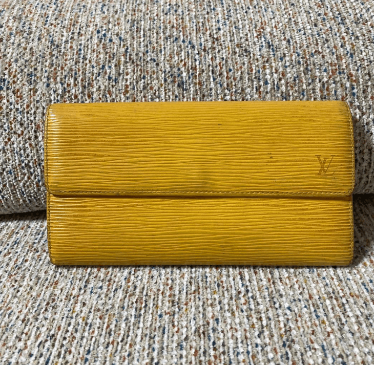 Louis Vuitton LOUIS VUITTON Epi Portefeuille International Size ONE SIZE - 1 Thumbnail