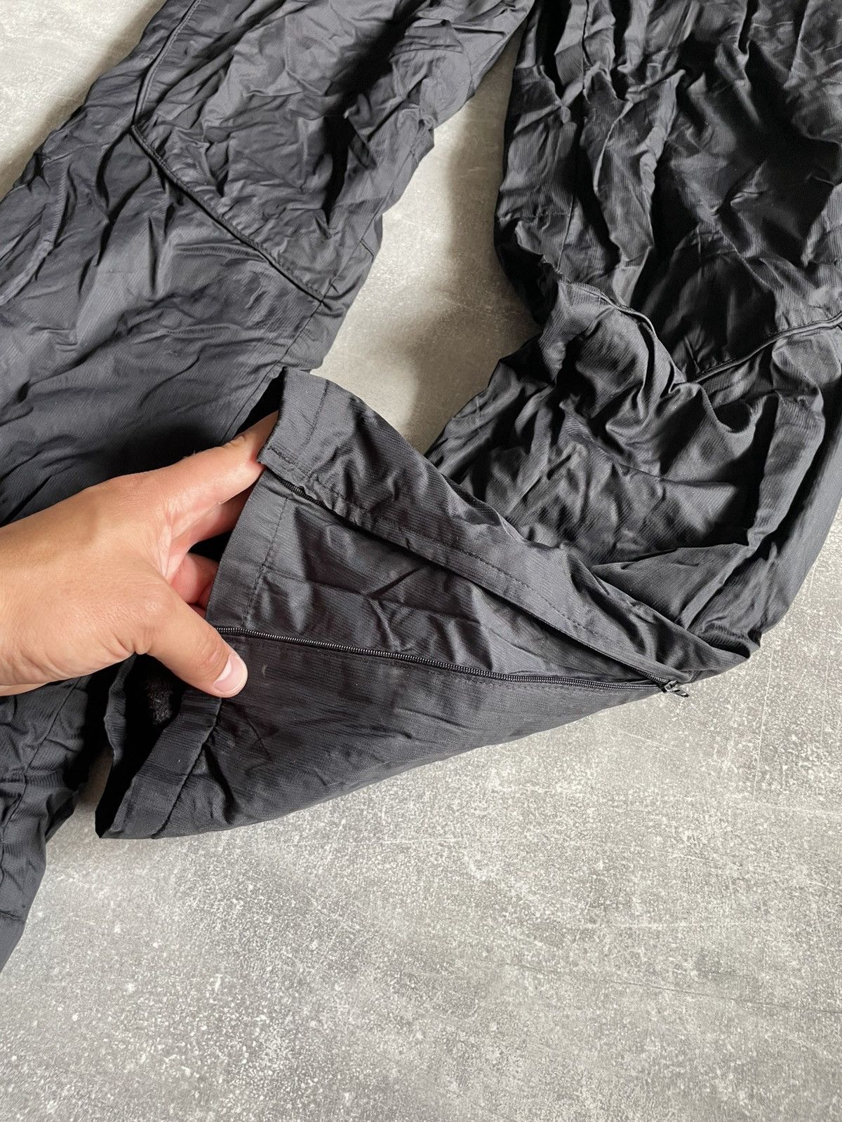 Nike Vintage Nike ACG pants ski tn swoosh joggers nylon black Size 34" / US 12 / IT 48 - 8 Thumbnail