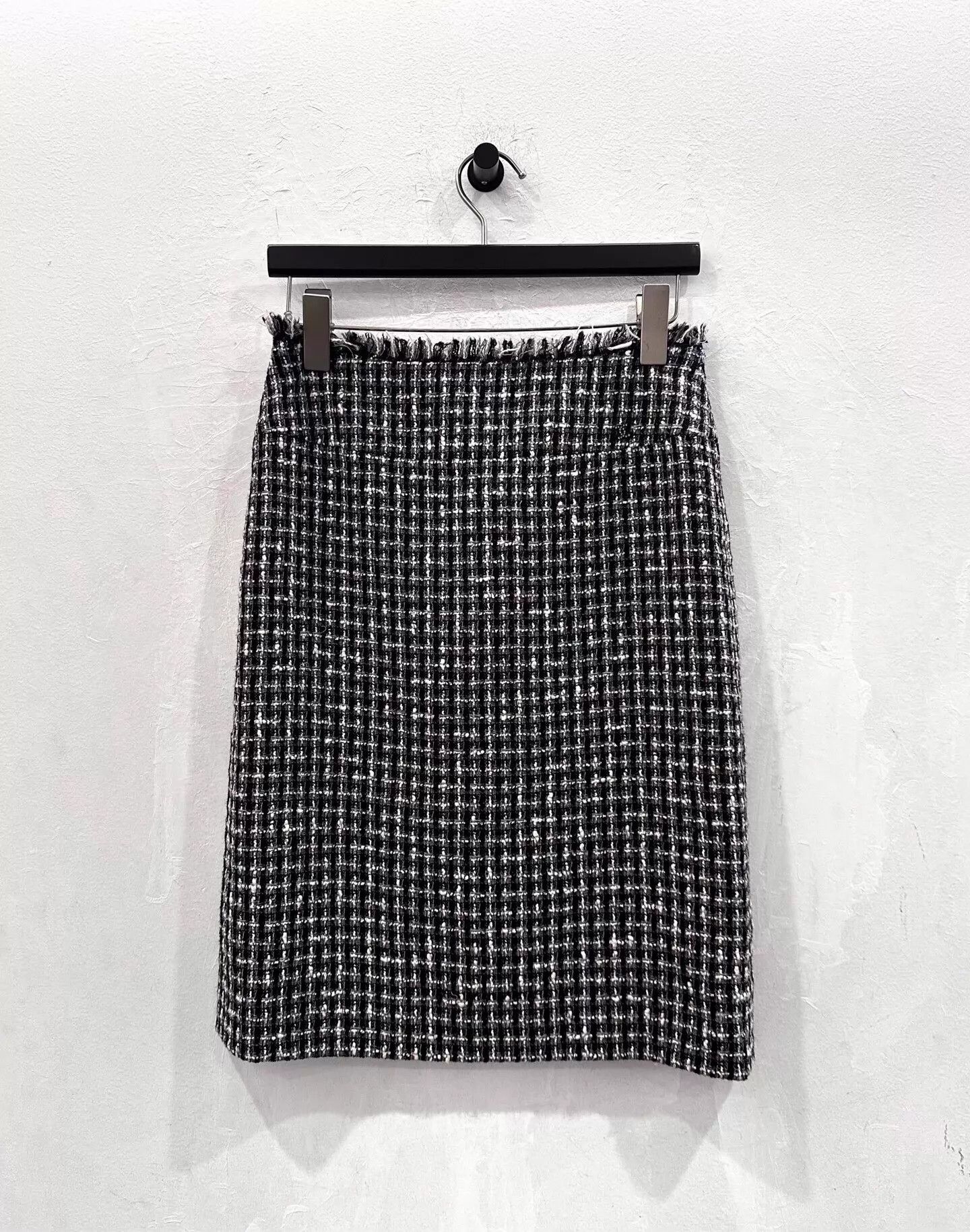 Chanel Chanel Wool Tweed B&W Crystal CC Button Skirt 34 Size 25" / US 0 / IT 36 - 1 Thumbnail