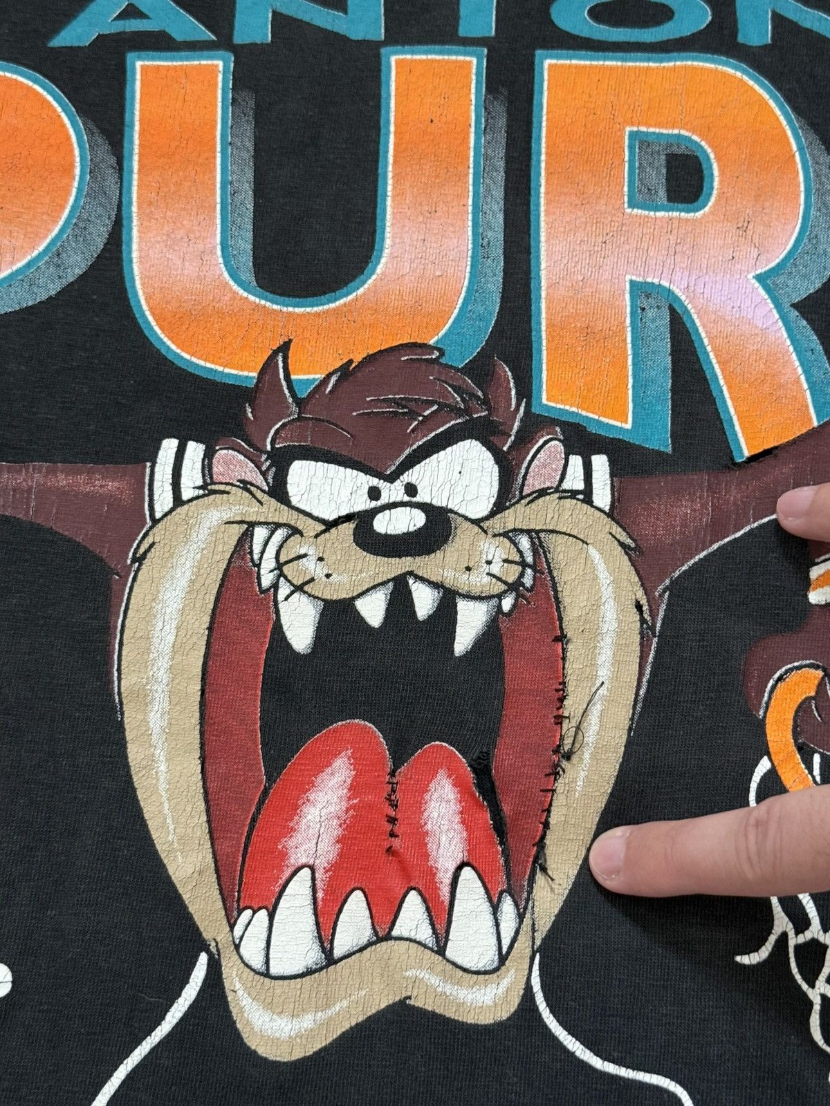 Vintage Vintage 1994 San Antonio Spurs Taz Looney Tunes Tshirt Size US XL / EU 56 / 4 - 5 Thumbnail