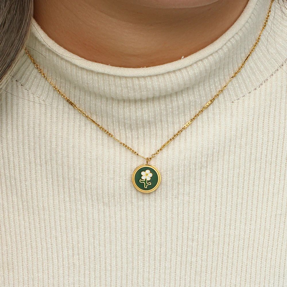 Jewelry × Vintage Cute Enamel Green Coin Flower Design Pendant Necklace Size ONE SIZE - 6 Thumbnail