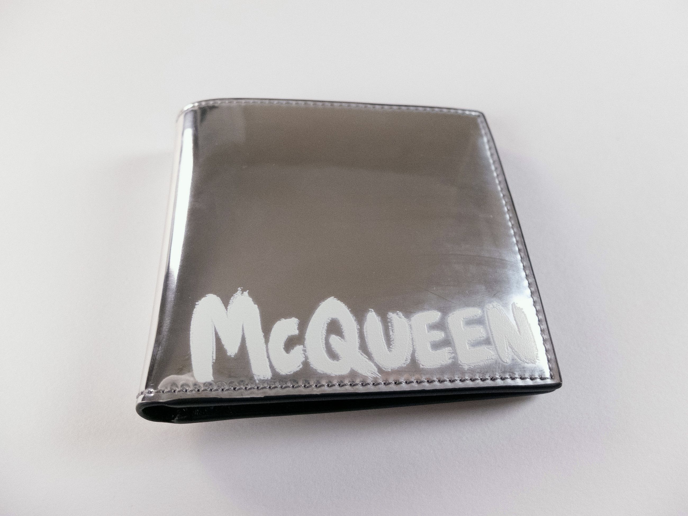 Alexander McQueen ALEXANDER MCQUEEN silver graffiti logo leather wallet q Size ONE SIZE - 1 Thumbnail