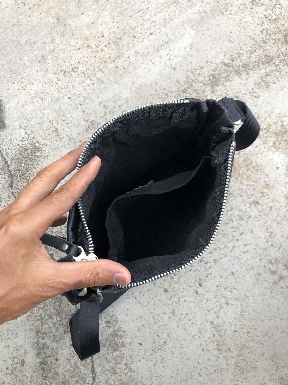 Japanese Brand HARD CANVAS SLINGBAG BY KOI Size ONE SIZE - 5 Thumbnail