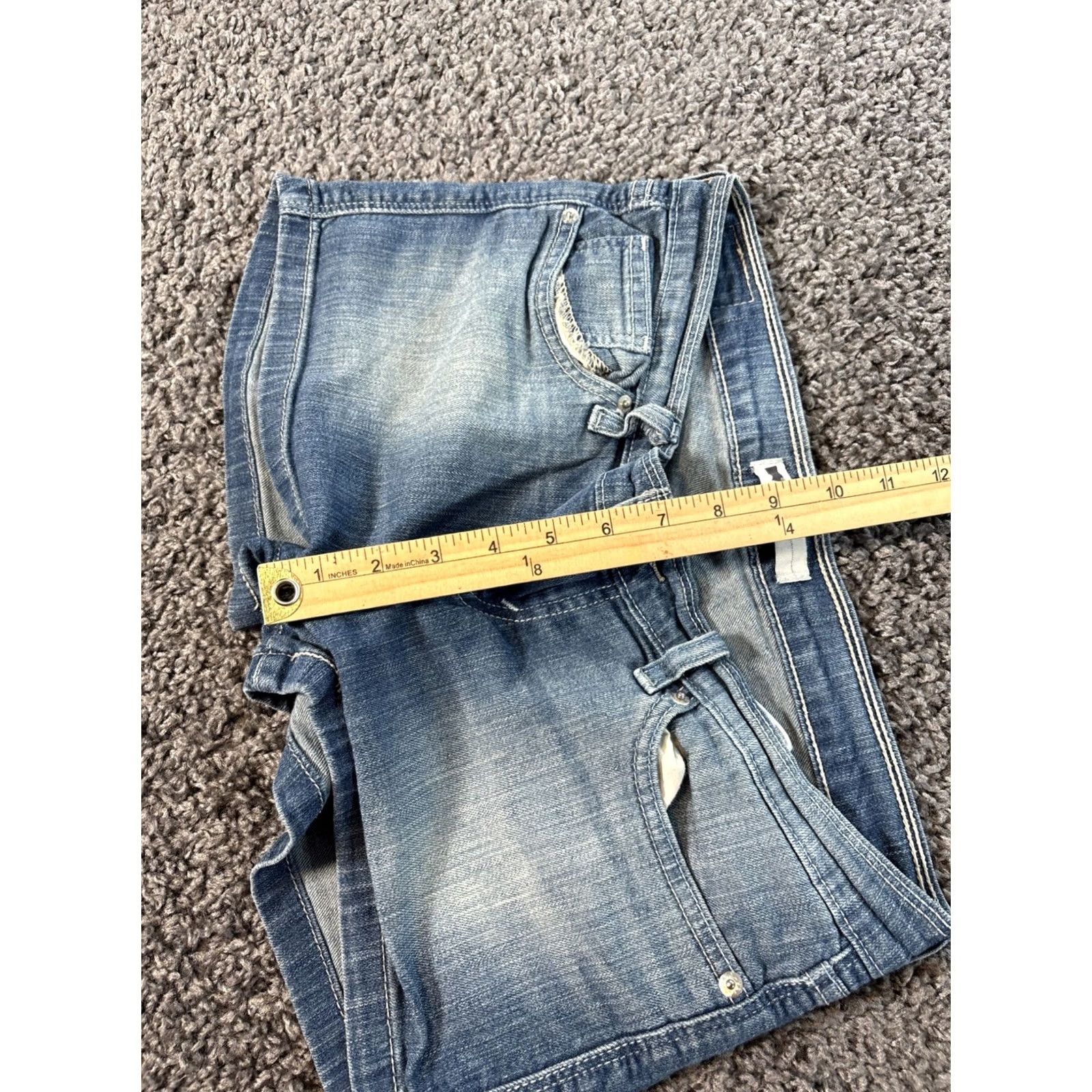 Denime VINTAGE Levis Low Rise Shorts Womens 30 Denim Mini Light Wash Pocket 90s Classic Festival Beige? Size 30" / US 8 / IT 44 - 4 Thumbnail